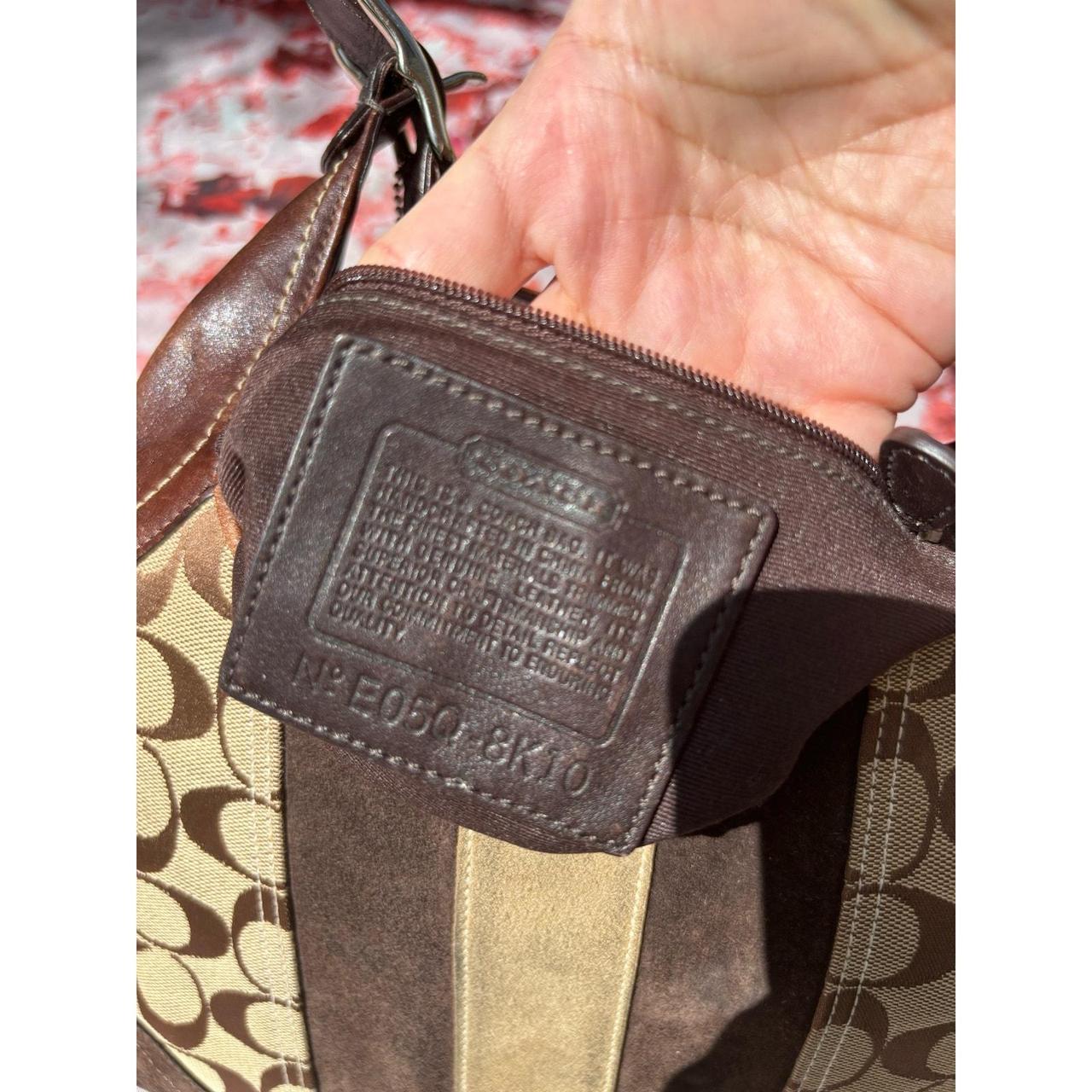 COACH E05Q 8K10 Coach Hobo Signature Purse | Depop