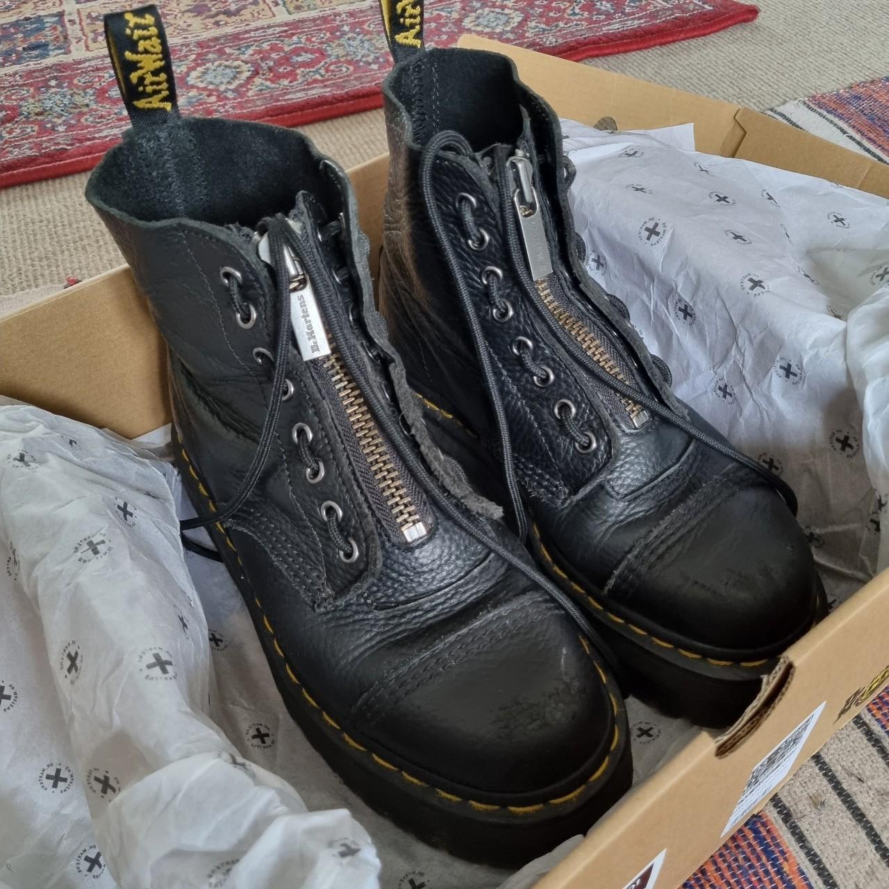 Doc Marten Sinclair boots in size 7 with removable. Depop