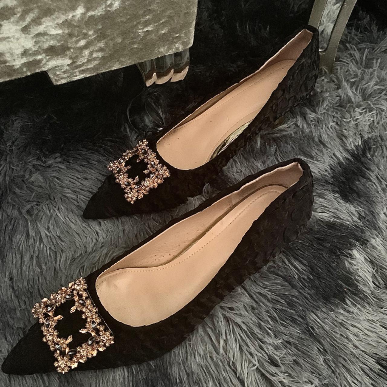 pointed low heel shoes