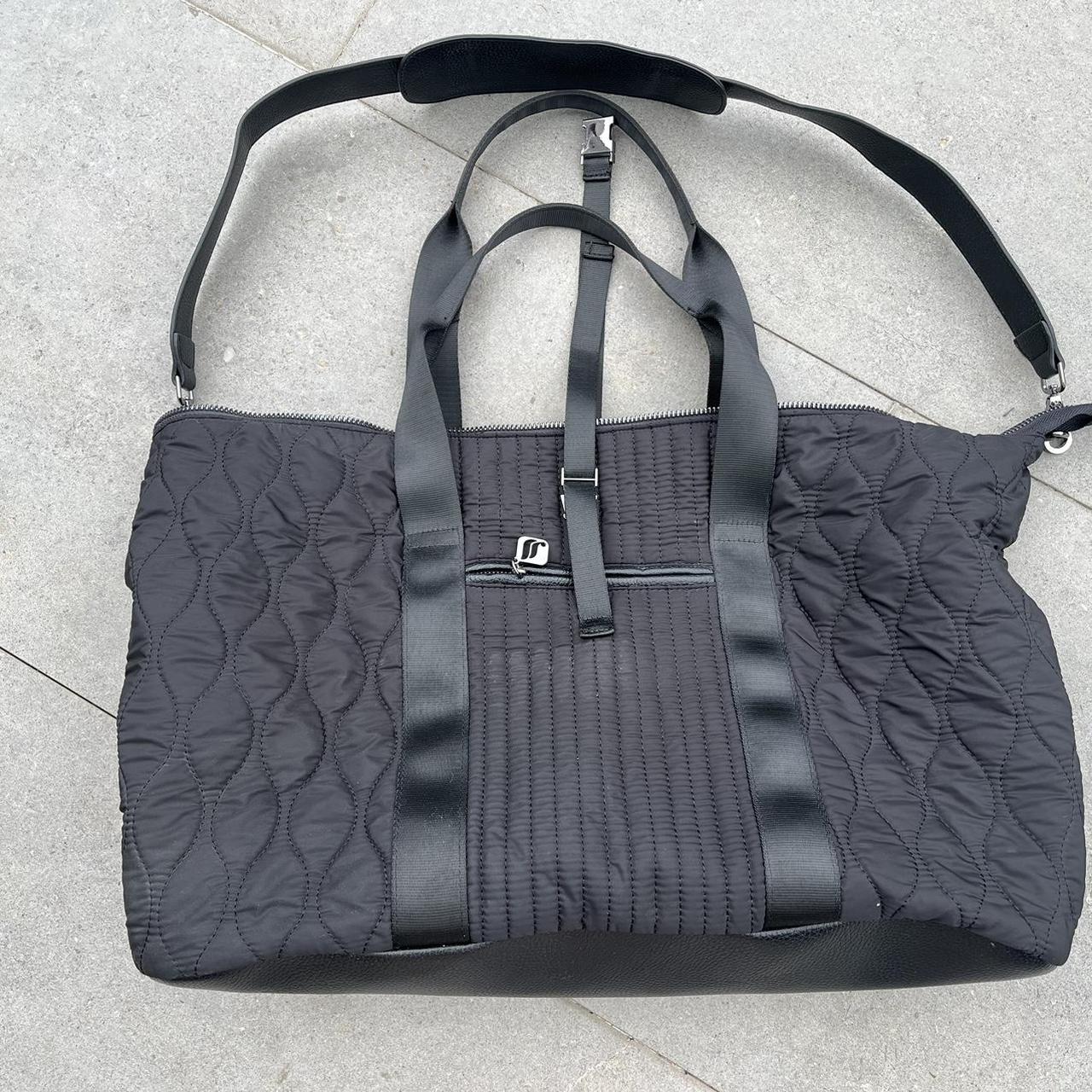 Fabletics Quilted Gray & Black deals Weekender Bag.