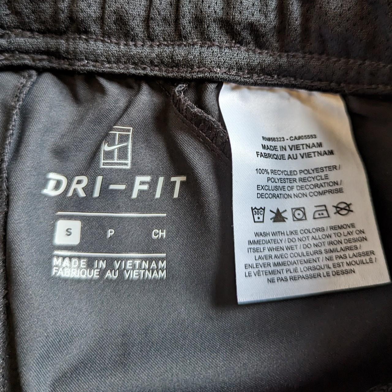 Nike Fit Dry Womens Size XS Black Capri Athletic - Depop