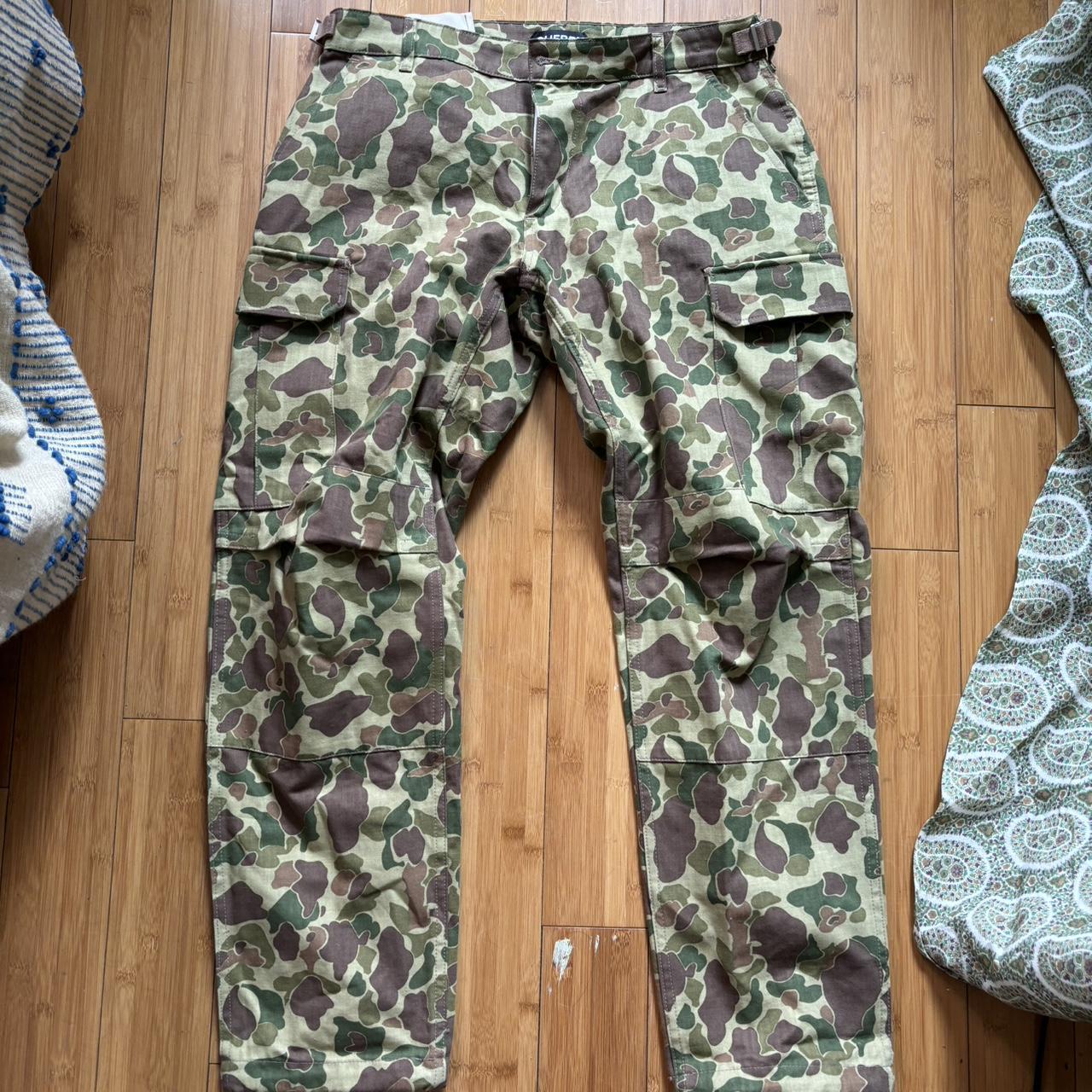 Cherry Los Angeles camouflage pant, size 30. These | Depop