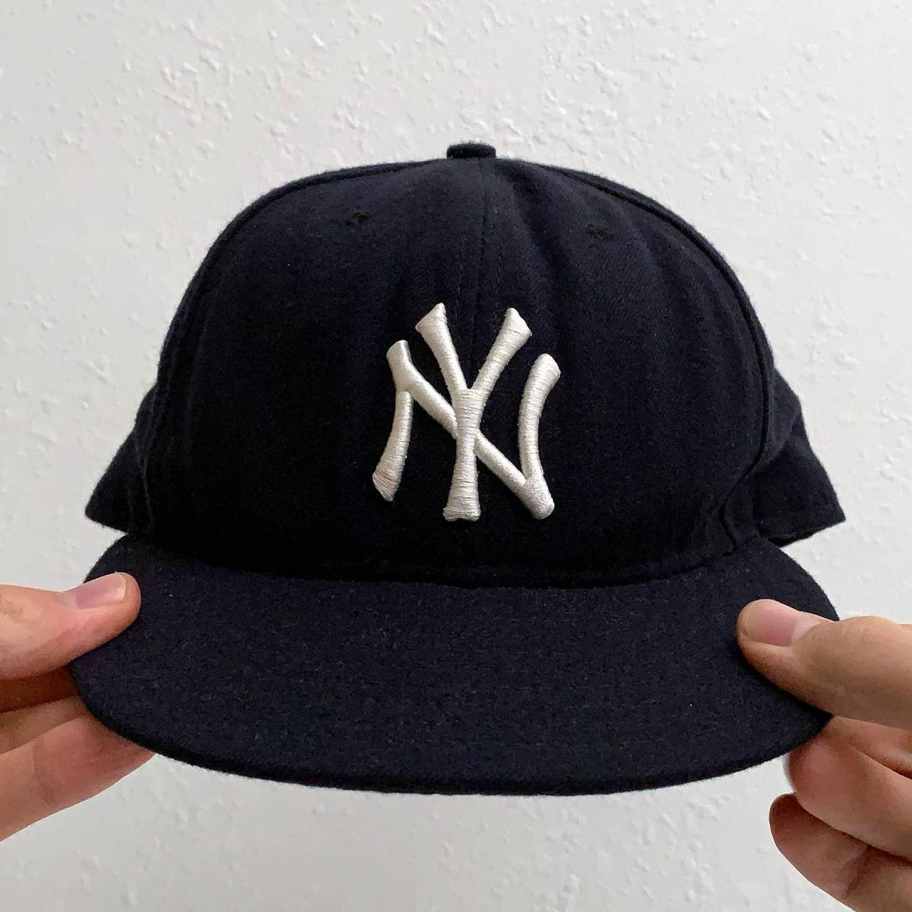 1990s NEW YORK YANKEES FITTED SNAPBACK 9/10... - Depop