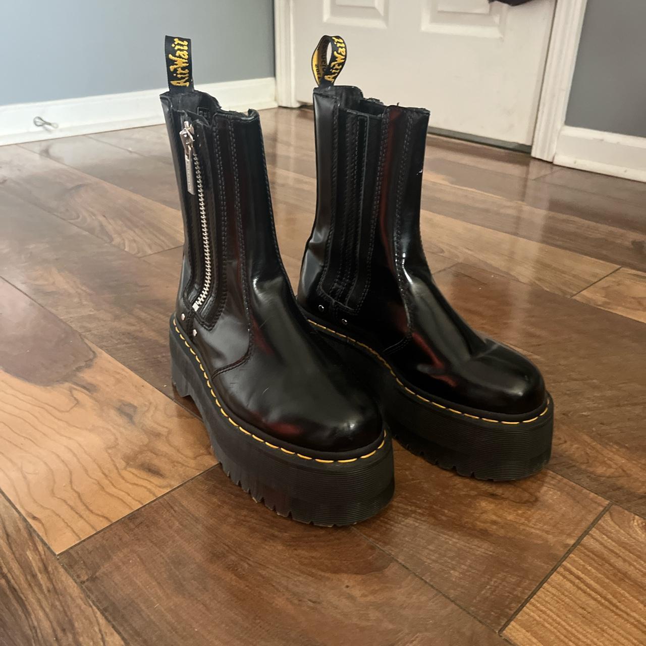 platform doc martens chelsea