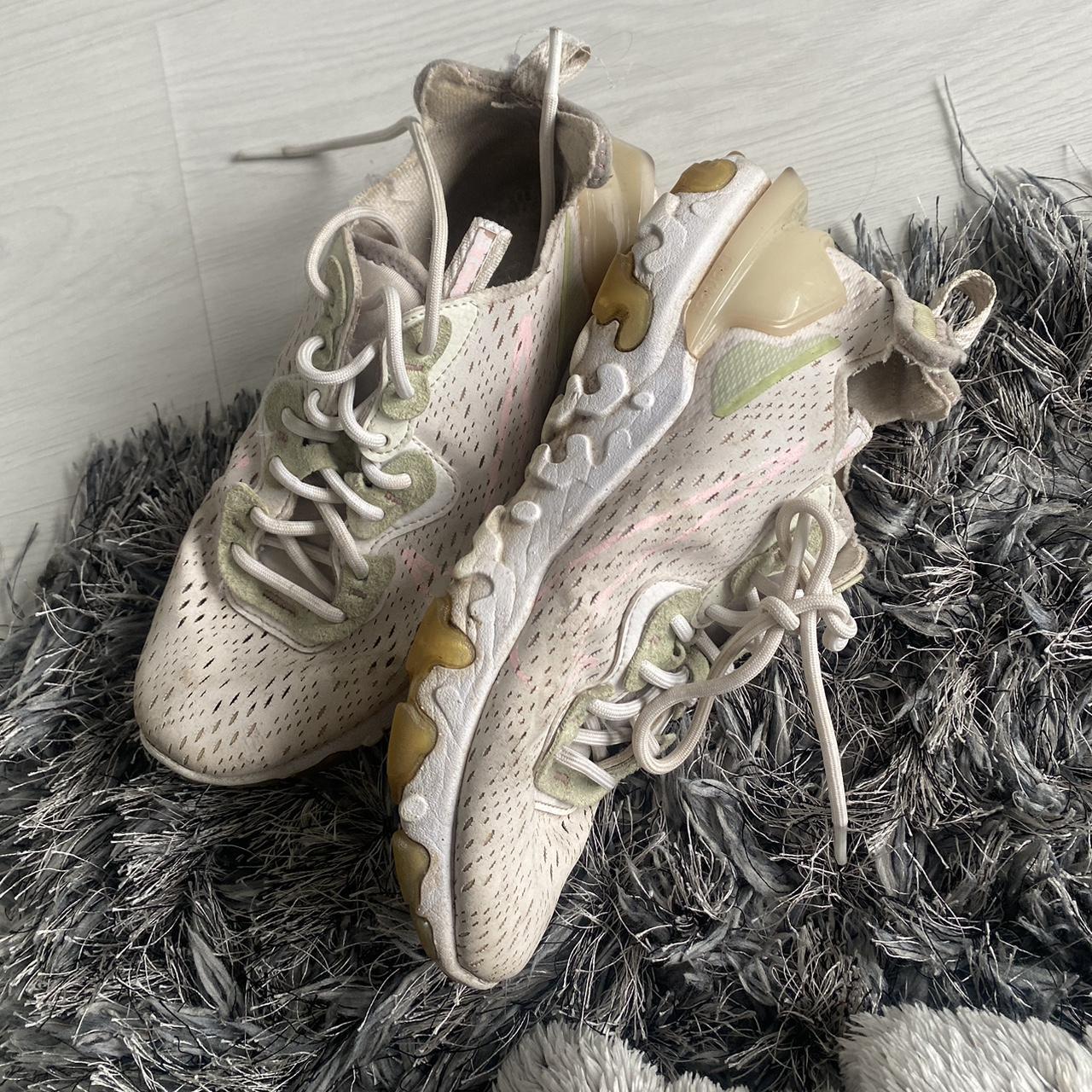 womens white nike gym trainers