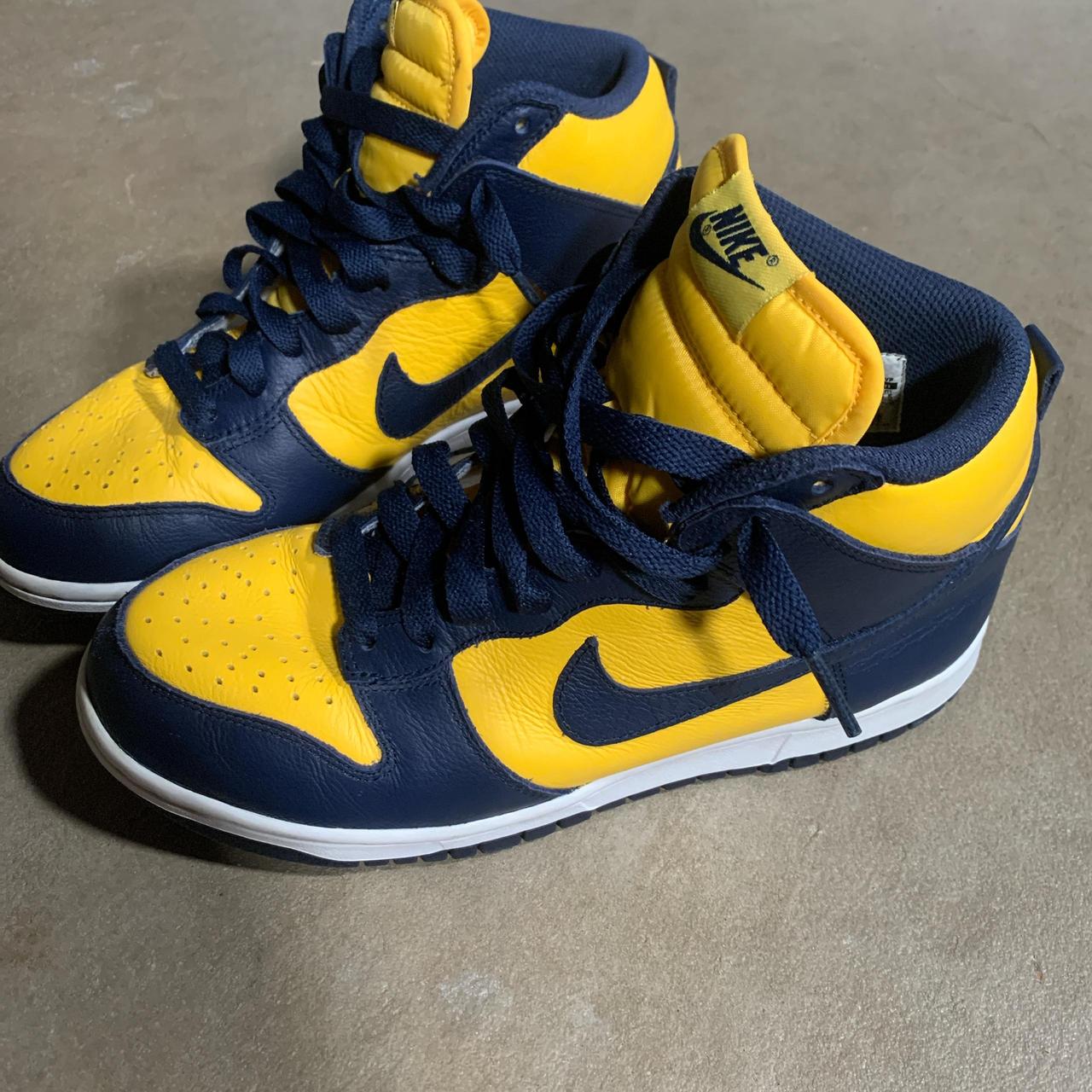 Navy and yellow nike hotsell