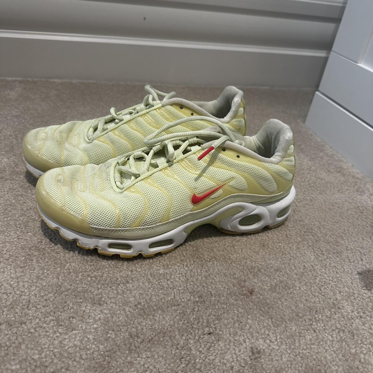 nike trainers lime green