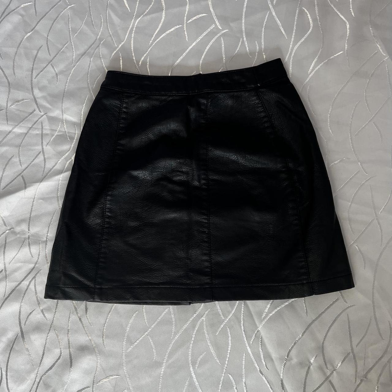 𝄞✦⟢𓂃⋆。‧˚ʚ🍓ɞ˚‧。⋆𓂃⟢✦𝄞 Pleather skirt with zipper in 𝄞✦⟢𓂃⋆。‧˚ʚ🍓ɞ˚‧。⋆𓂃⟢✦𝄞 Pleather skirt with zipper in