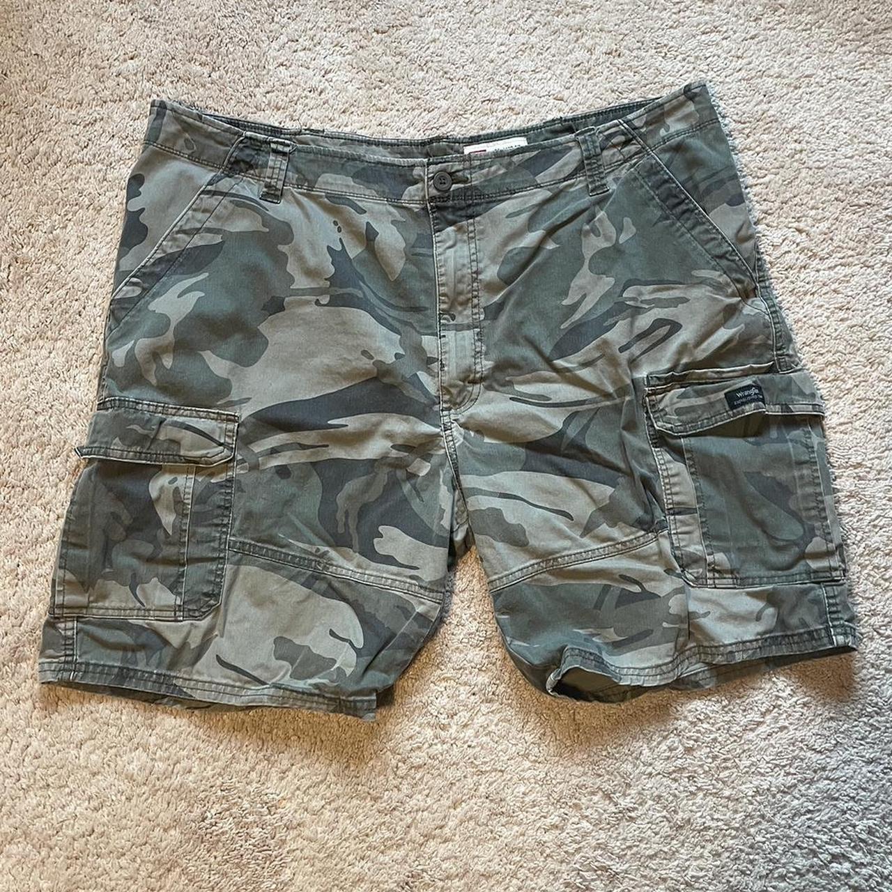 Vintage 2024 Wrangler Camo Cargo Shorts Men’s 40