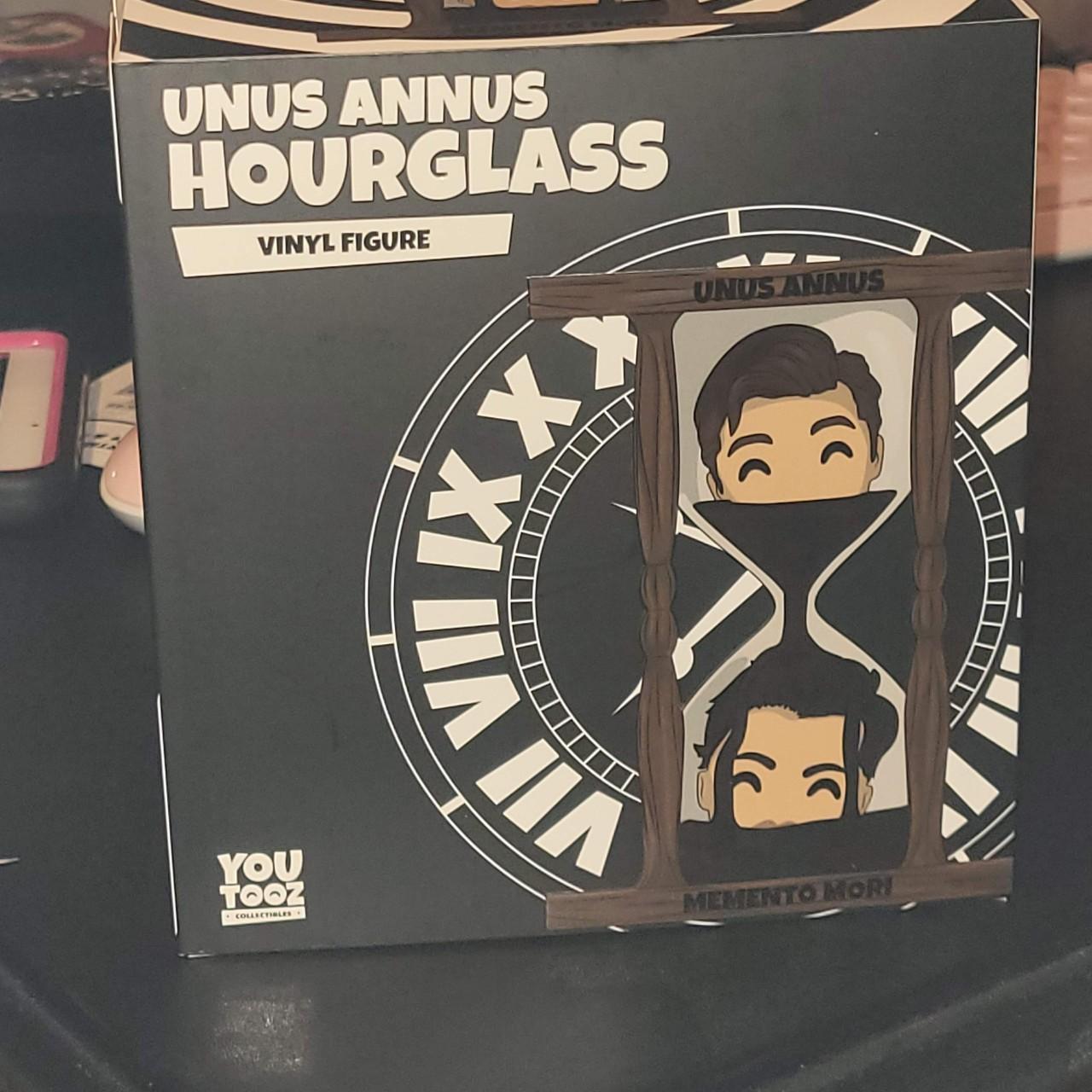 Unus selling Annus Hourglass Youtooz