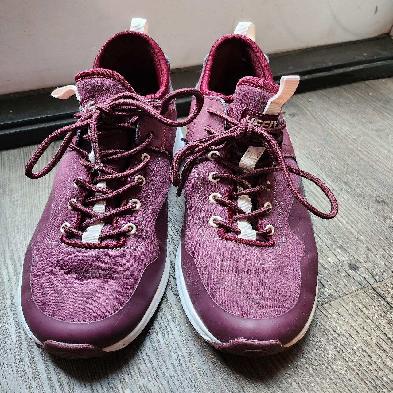 Burgundy US adult women size 7 Heelys shoes. Barely