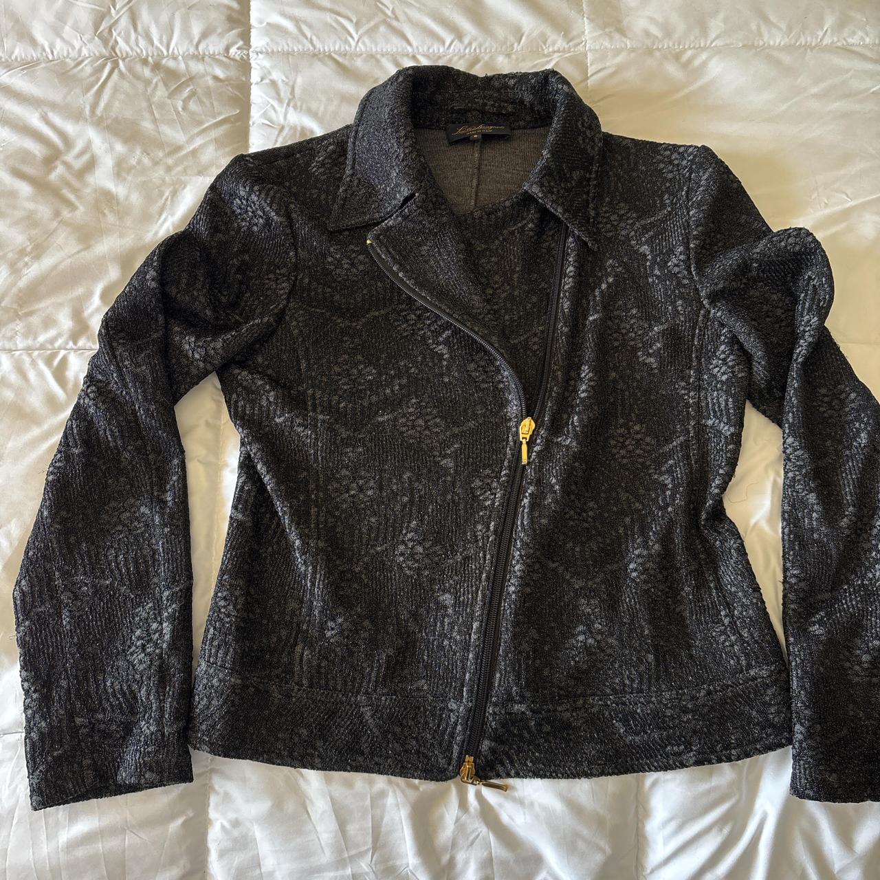 item listed by anastasiavibes