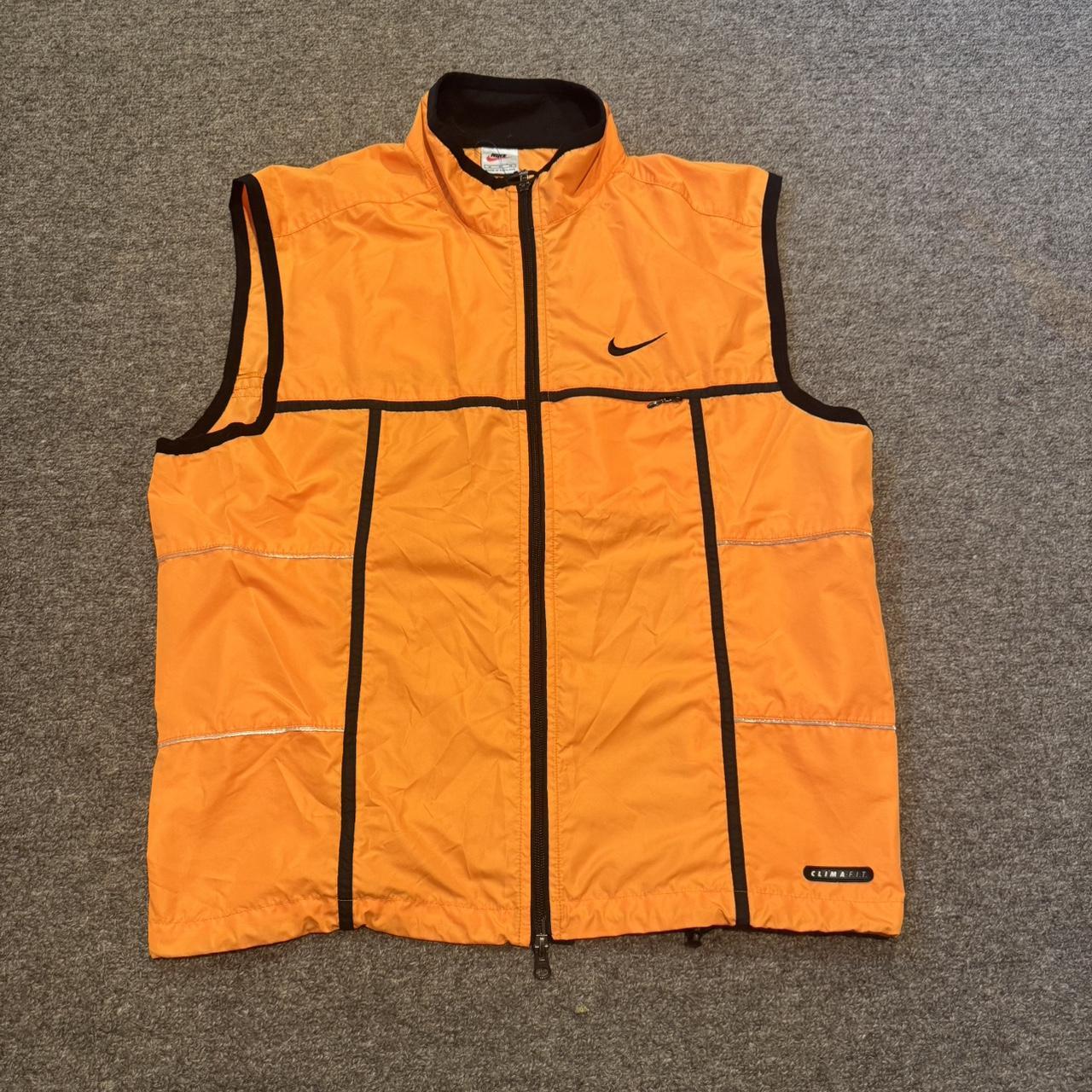 nike therma cropped hoodie