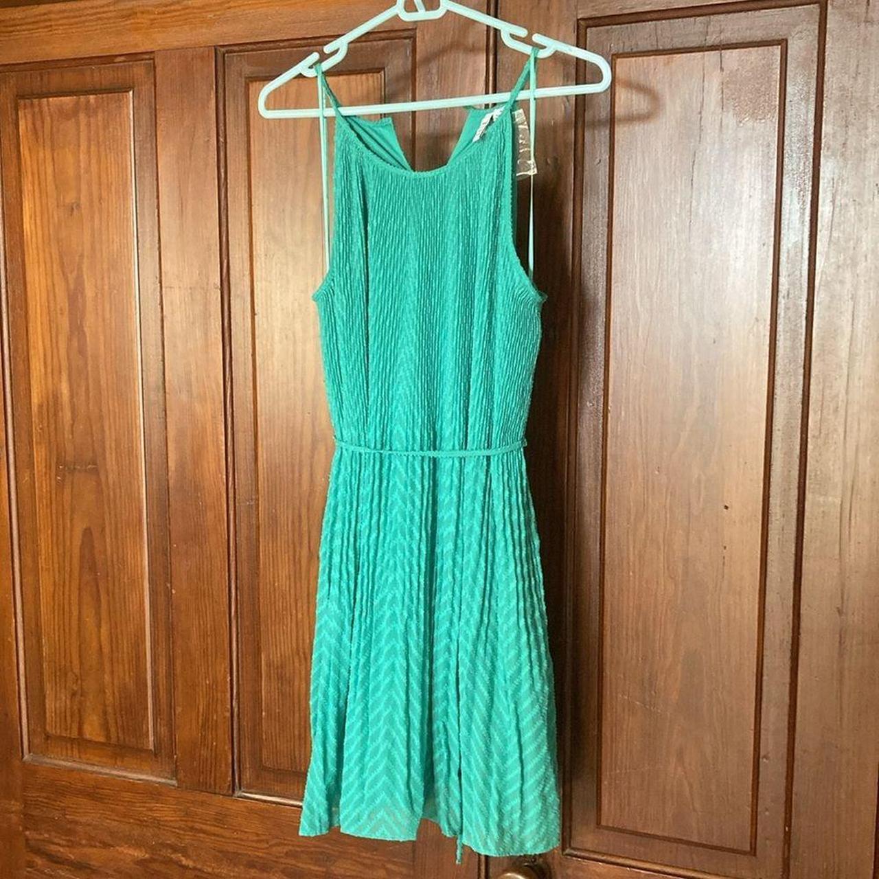 ELLE NWT Pleated Trapeze Sleeveless Textured... - Depop