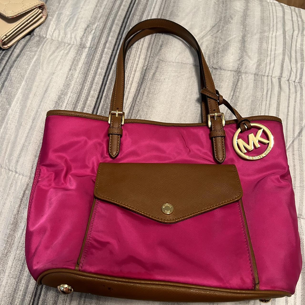 Michael kors purse. The only noticeable flaws are on. Depop