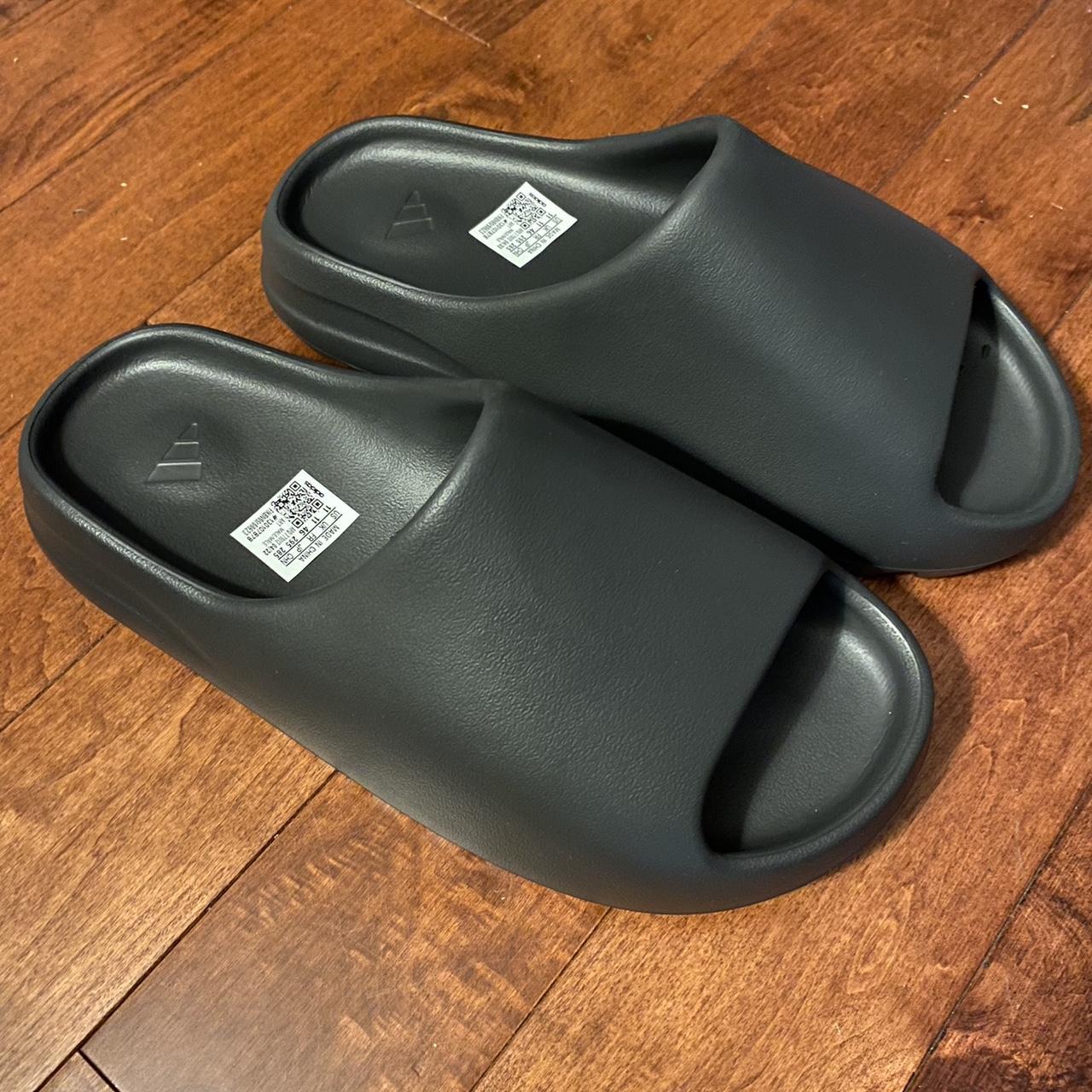 Yeezy deals slides onyx size 11