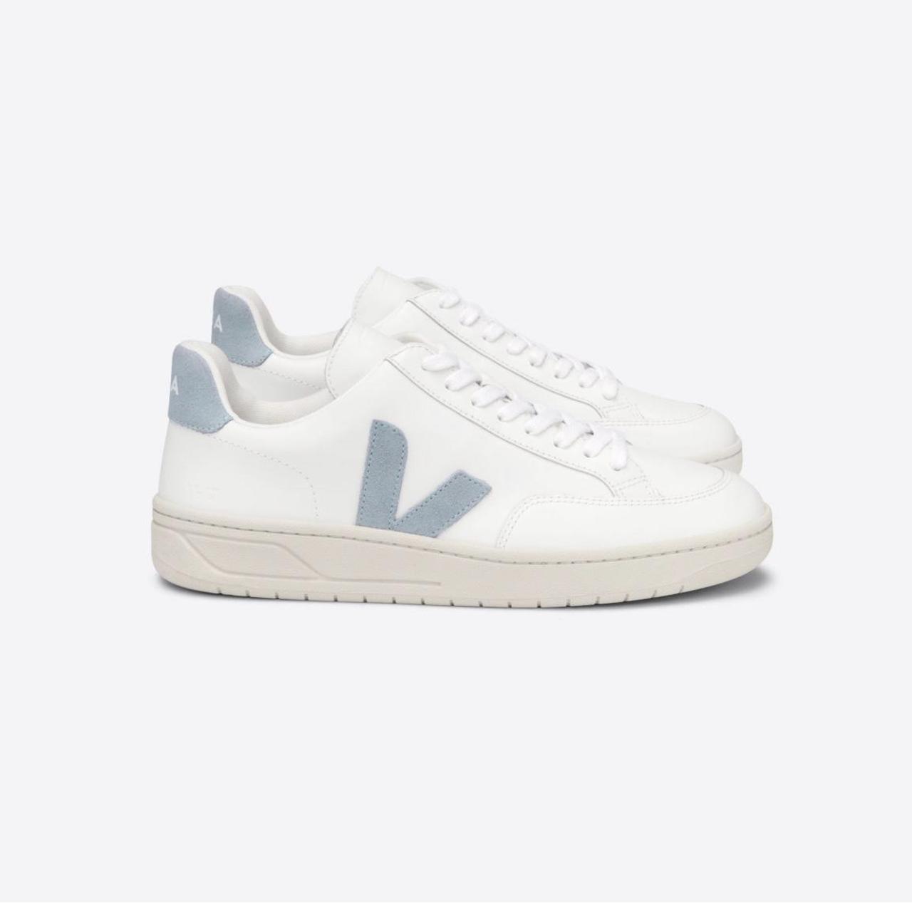 womens veja v12