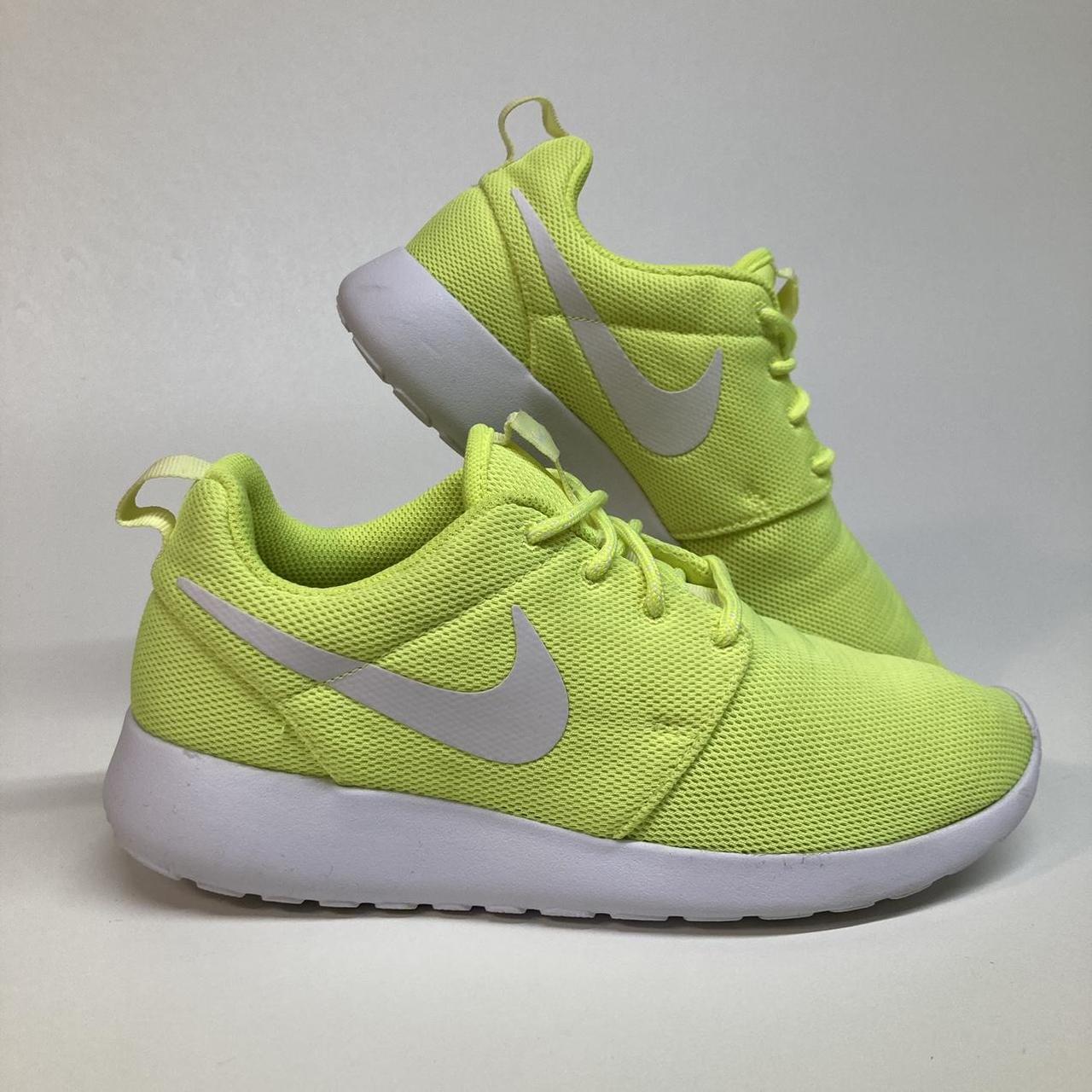 Nike roshe run yellow best sale