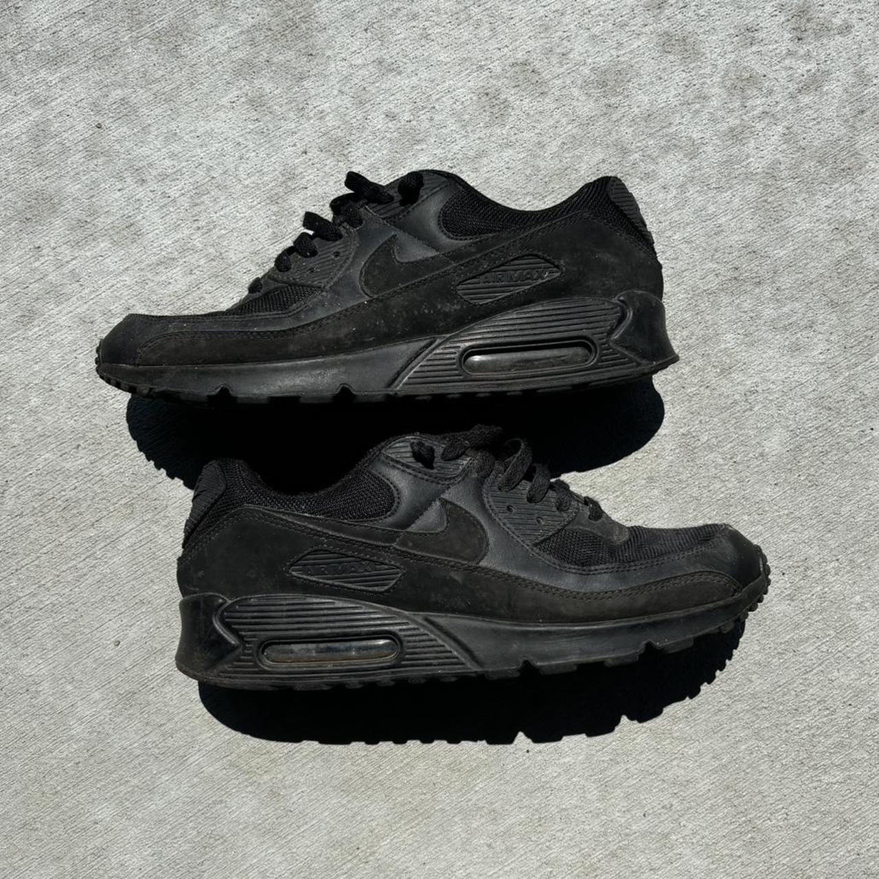 triple black trainers nike