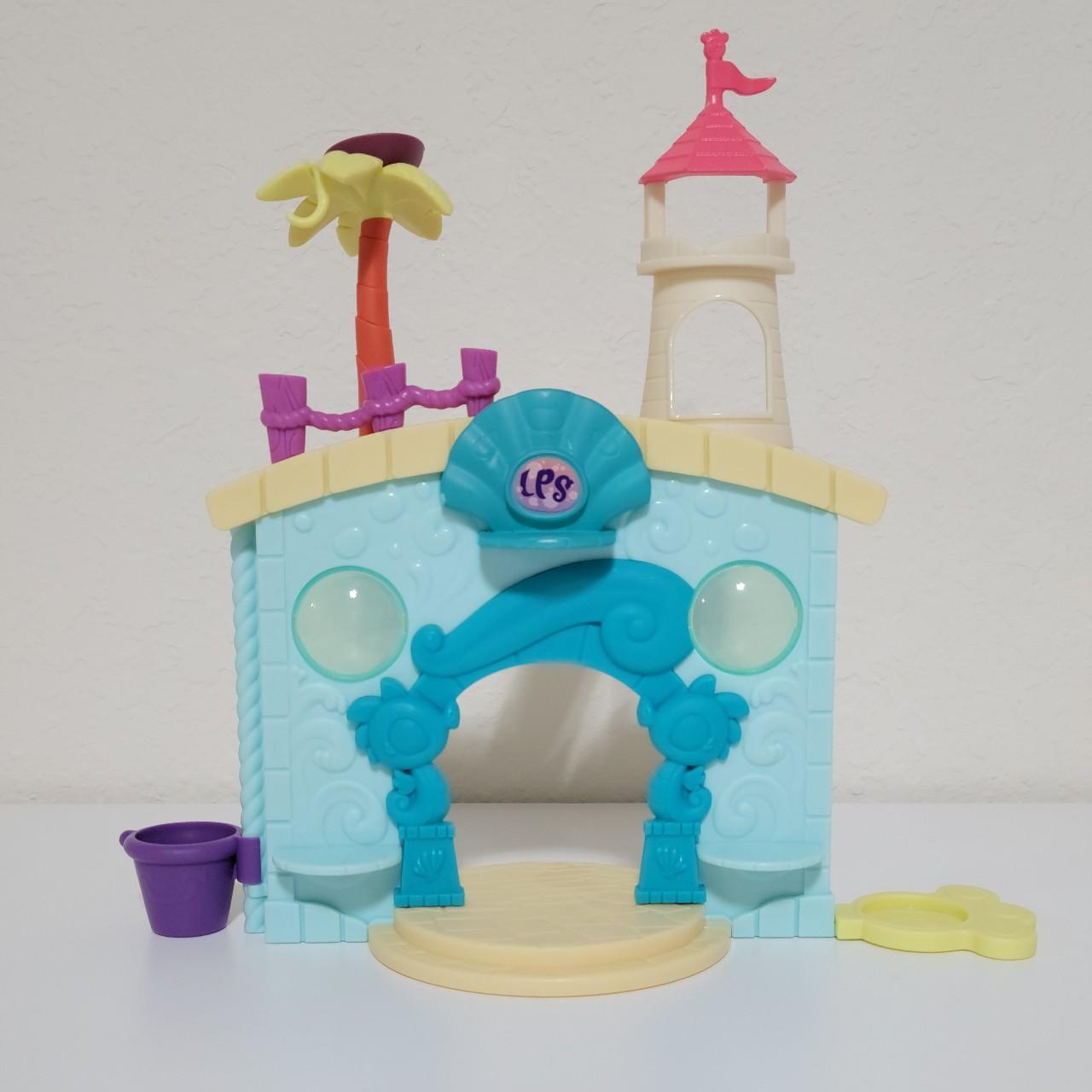 Original Littlest Pet Shop splash park party Does. Depop
