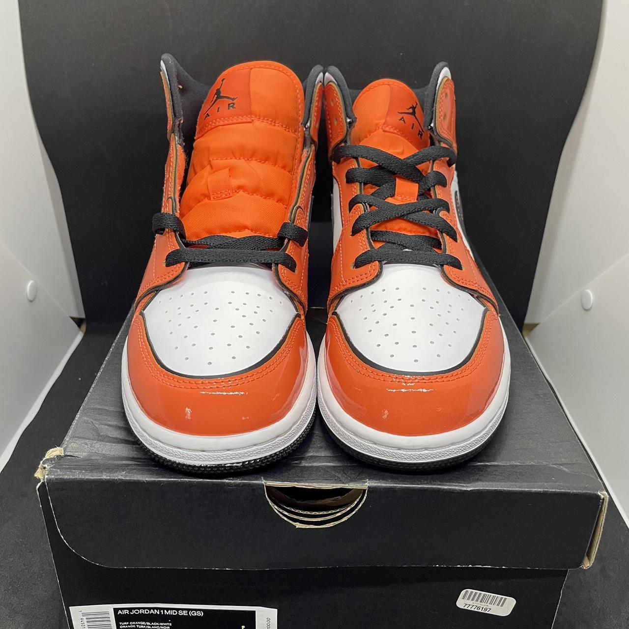 Air Jordan 1 hotsell Mid Turf Orange