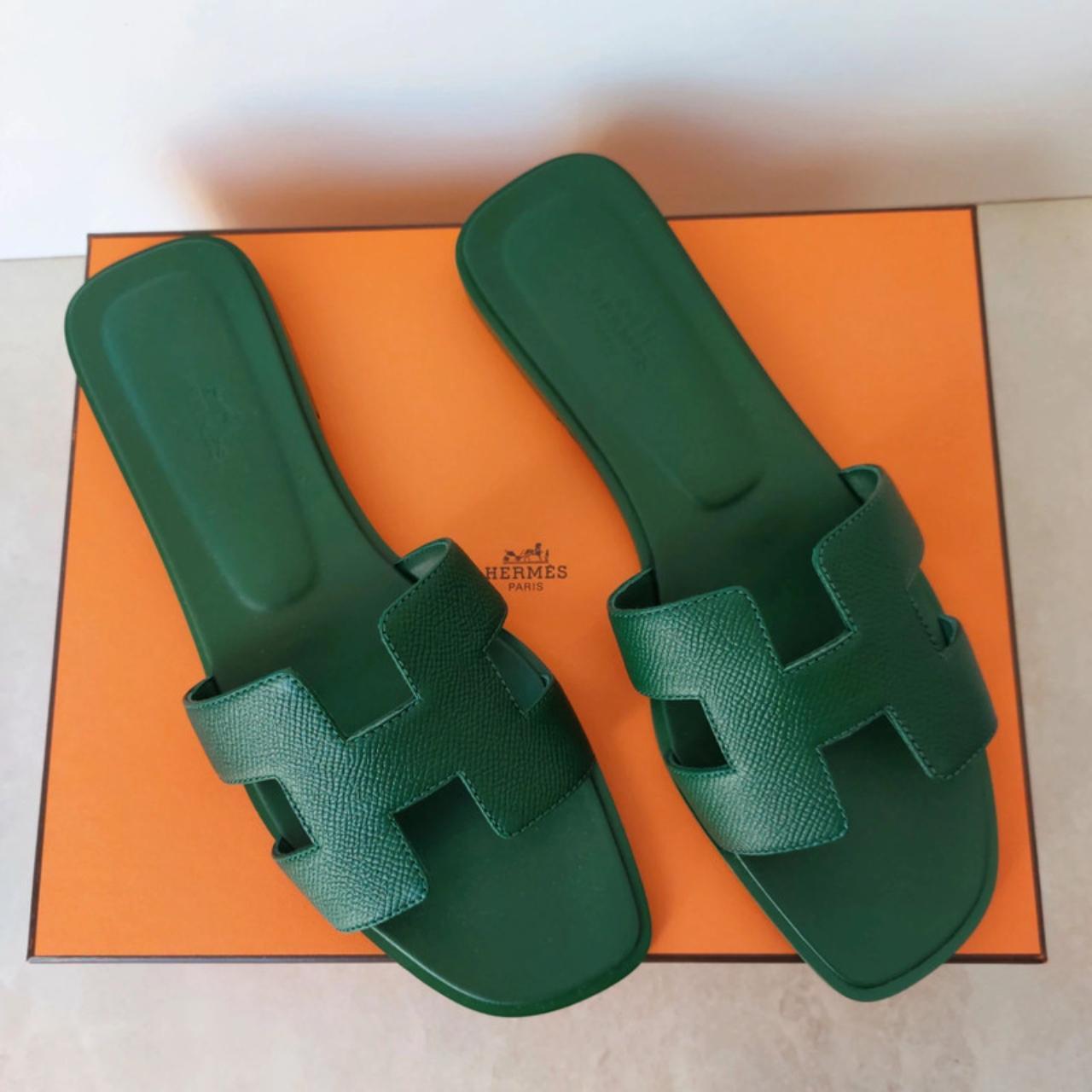 Hermes store plastic slippers