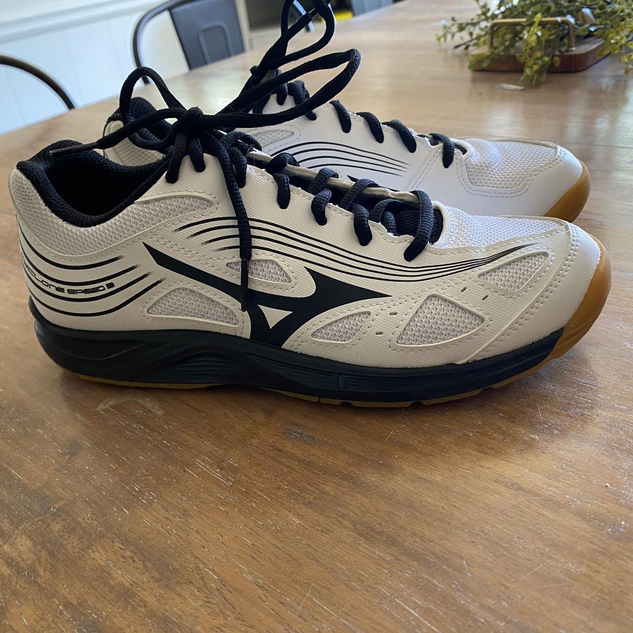 cyclone speed 3 women's white volleyball | Depop