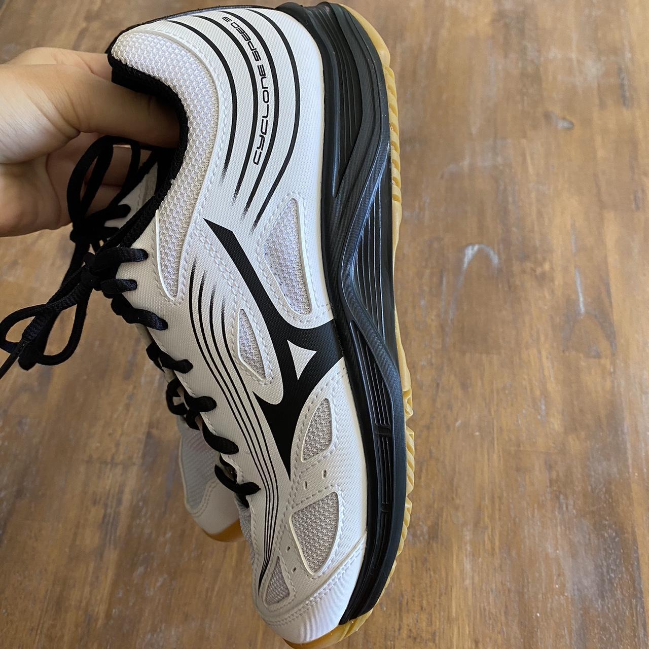 ♡Mizuno Cyclone Speed 3 シューズ♡未使用 Mizuno Cyclone Speed 3 Womens Size 8.5 Shoes Black White