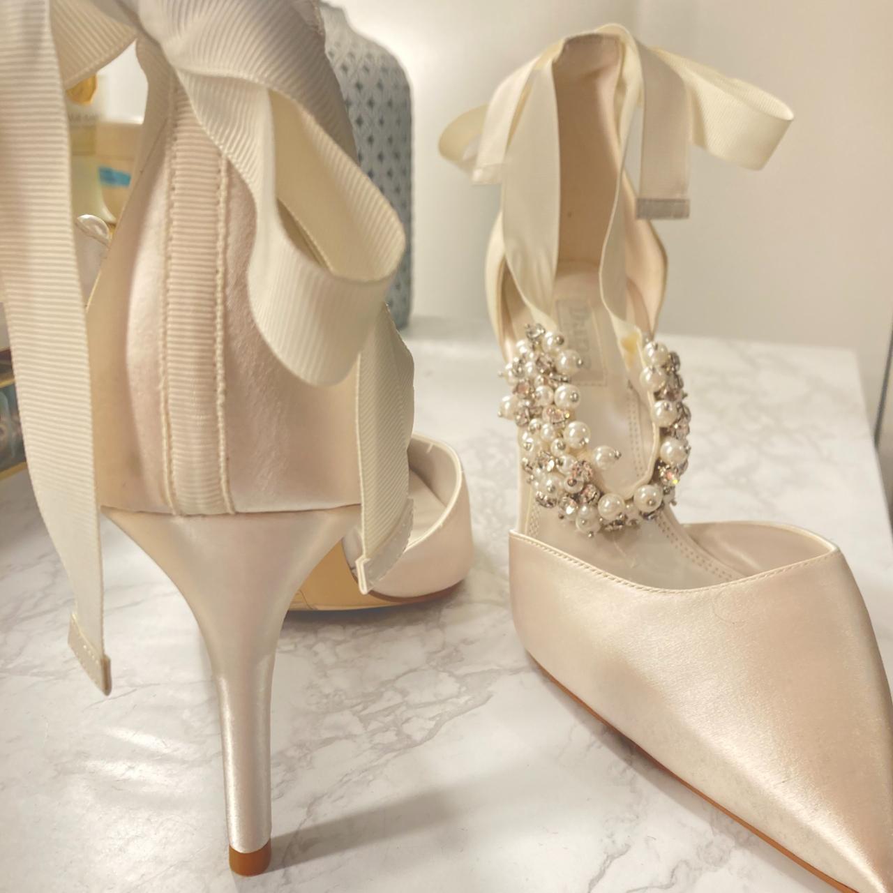 White selling wedding shoes: never worn