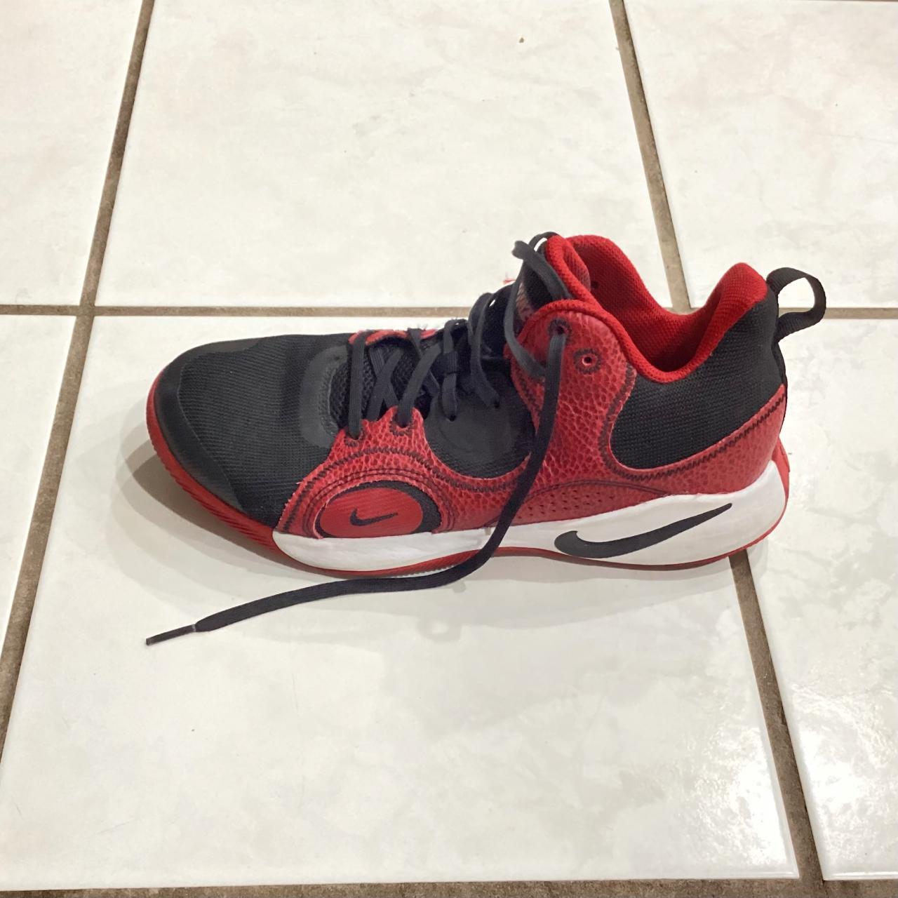 womens black and red basketball shoes