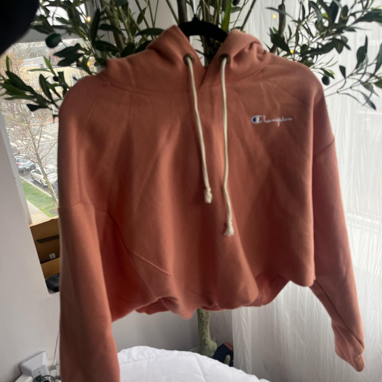 Cropped cantaloupe Champion brand, warm-up