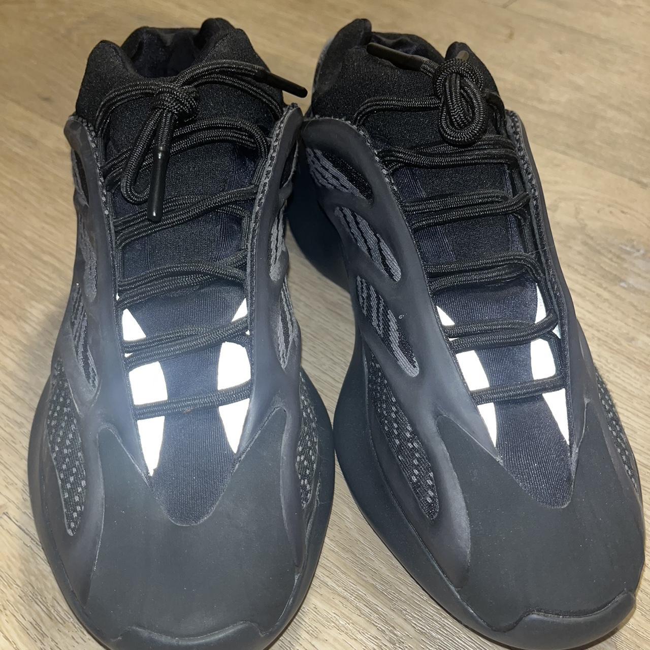 yeezy 700 dark
