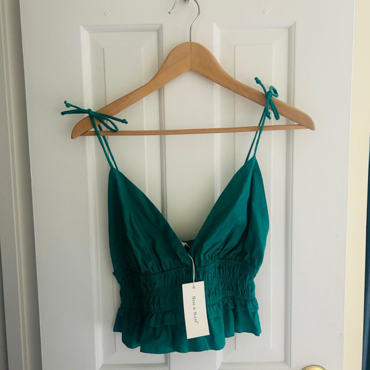 NWT Sim & Sam green top — -never worn -size M - Depop