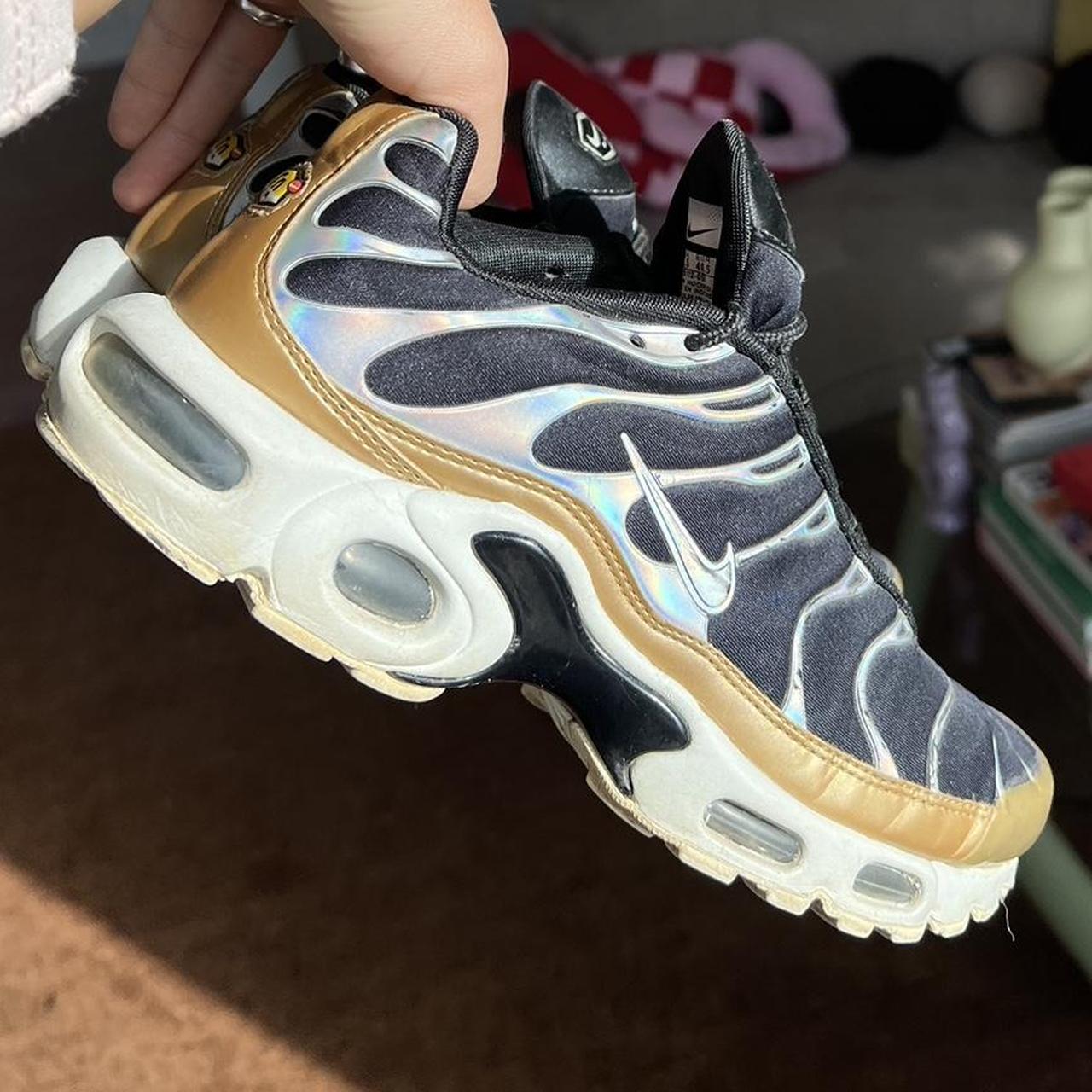 black and silver tns