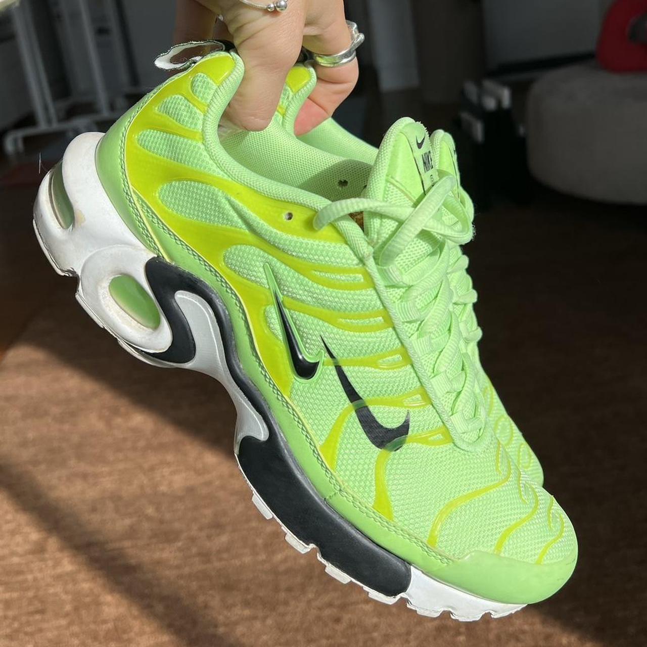 nike trainers lime green