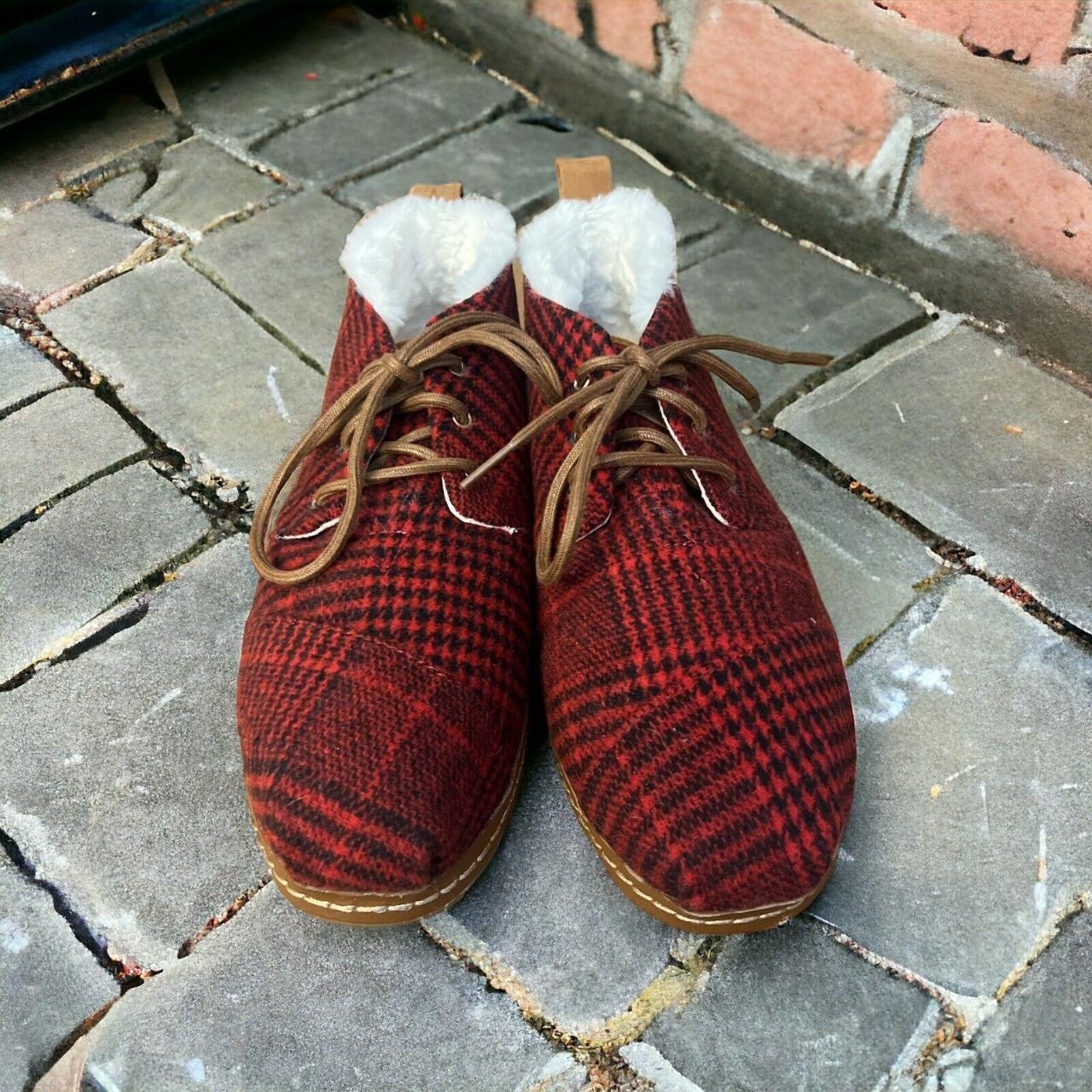 Red shops plaid toms