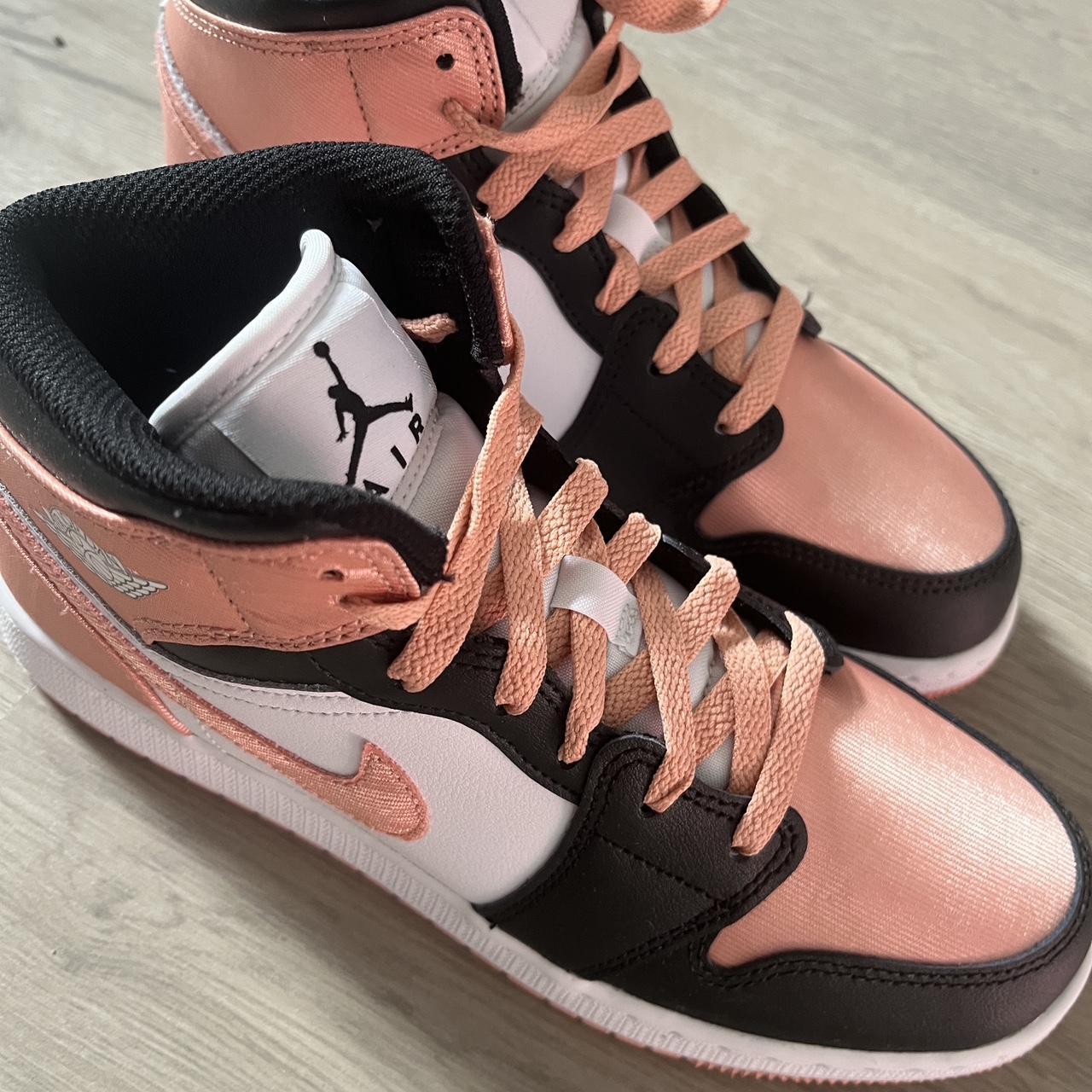 jd sports pink jordans