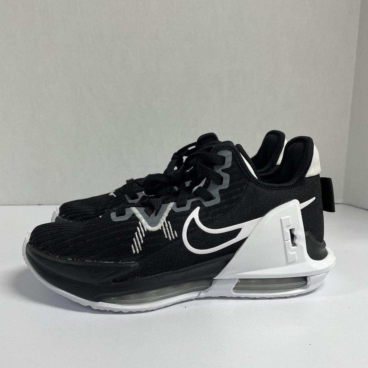 nike black womens trainer