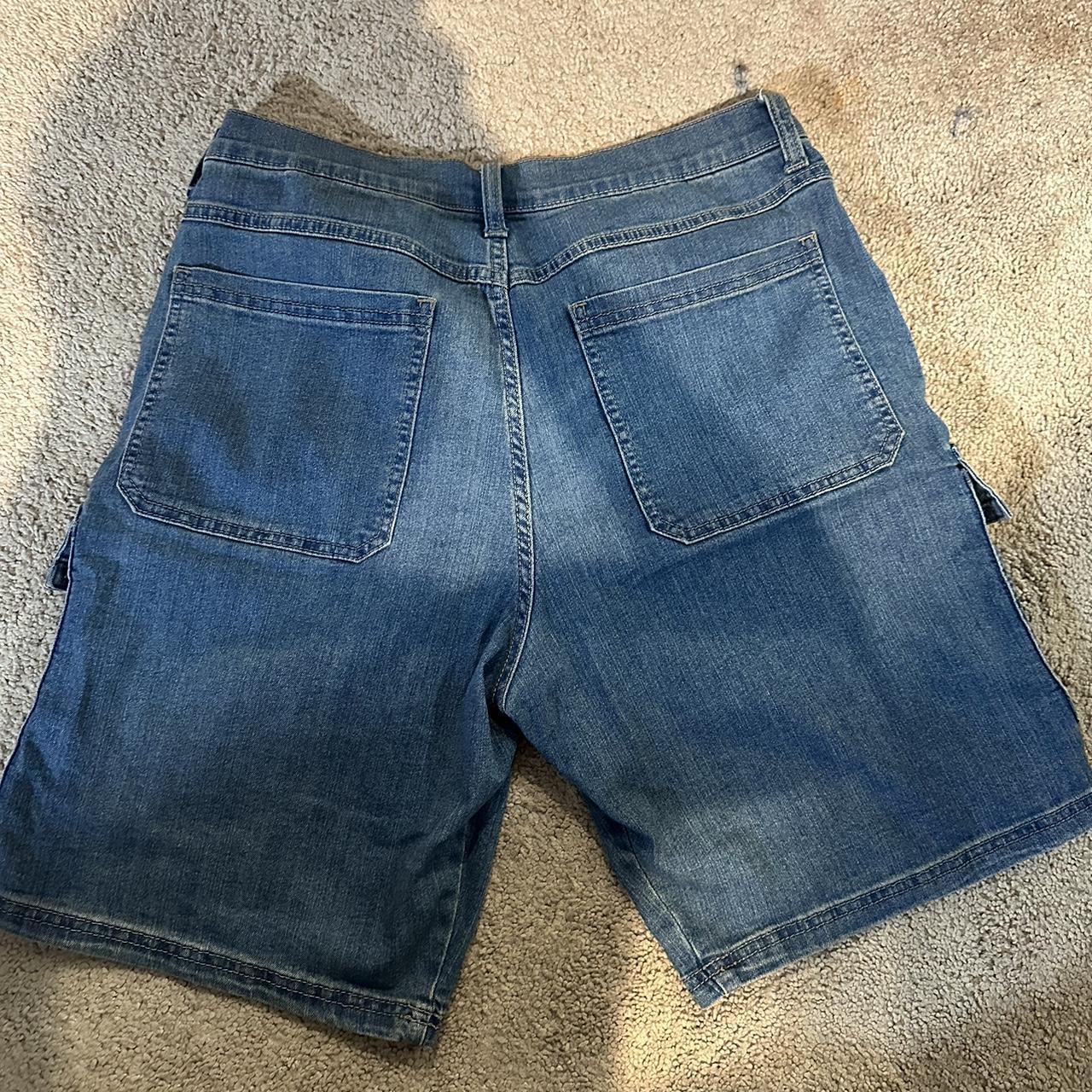 wrangler cargo jean shorts - Depop