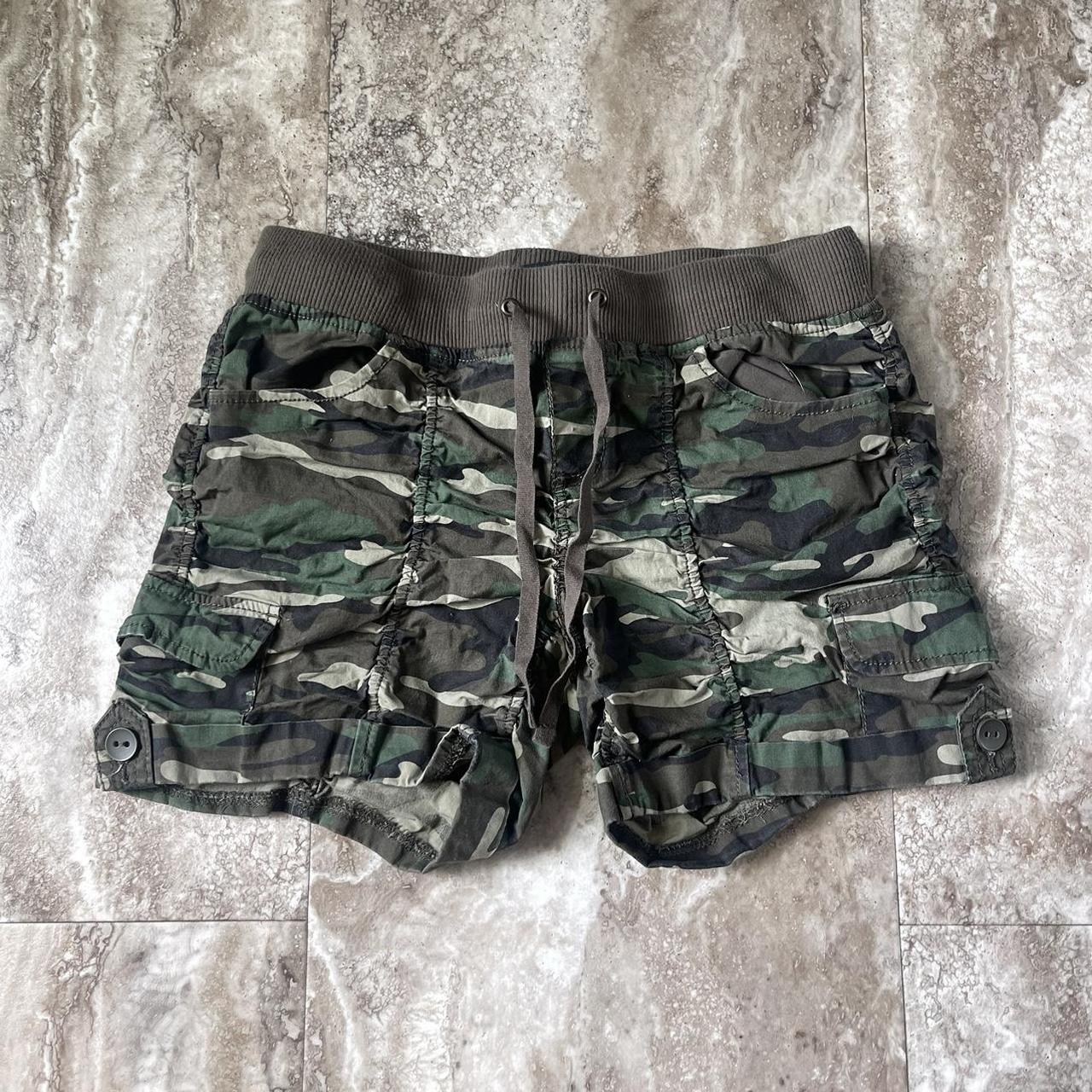 y2k vibes no boundaries camo cargo shorts! size