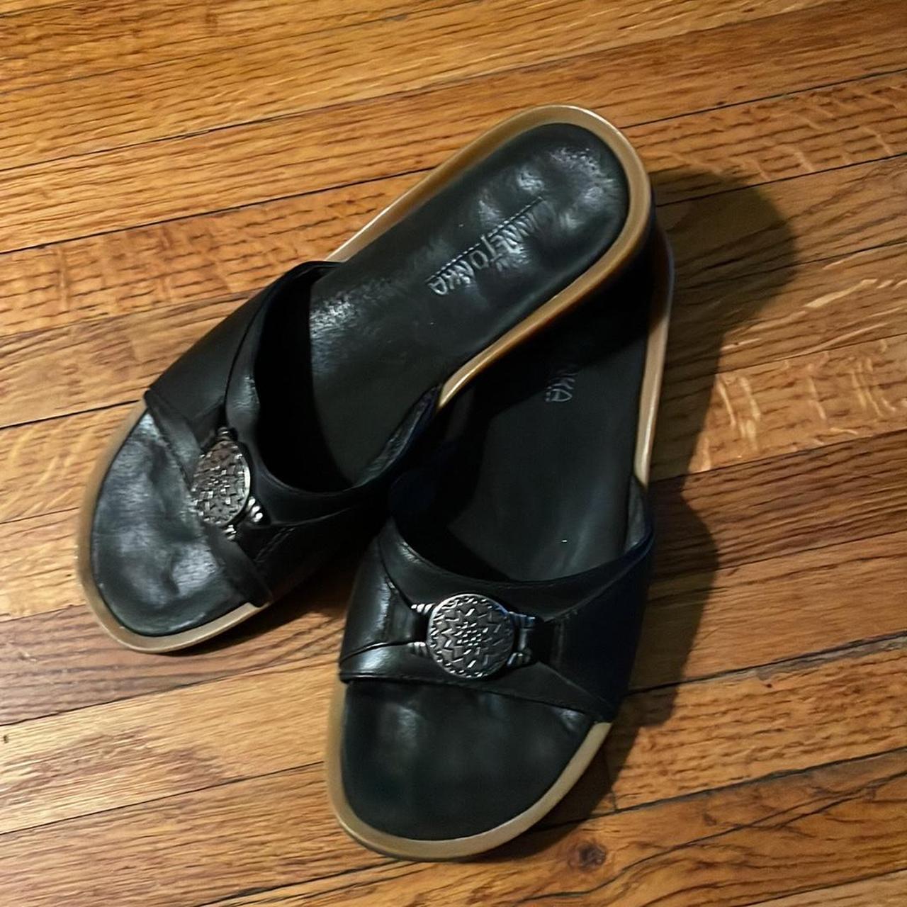 Minnetonka black shops sandals