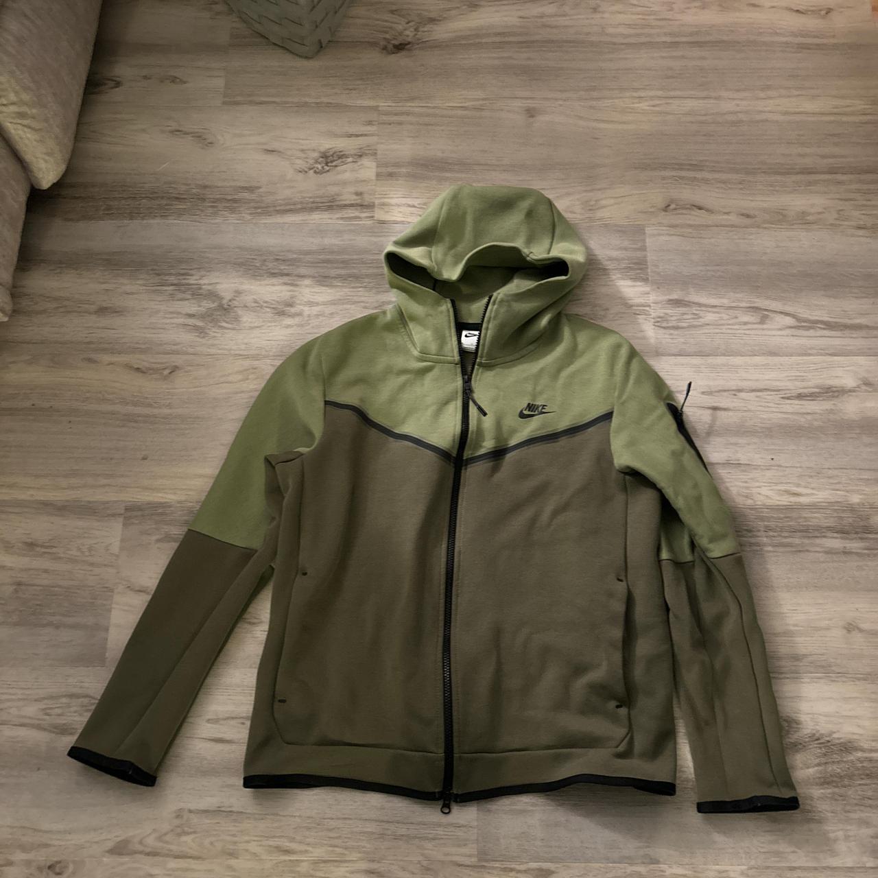 olive green nike tech sweatsuit