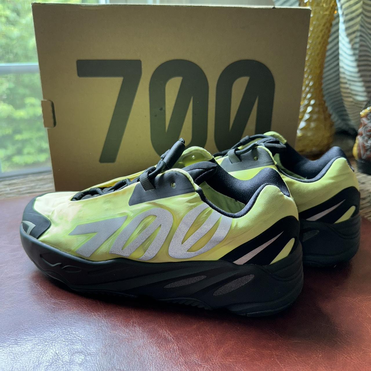 yeezy 700 size 3