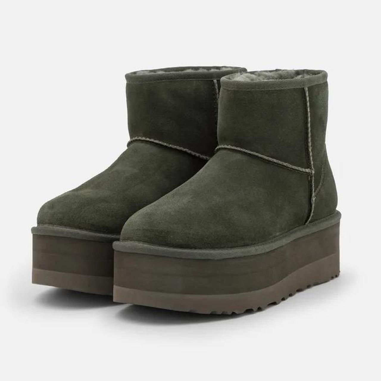 UGG Mini Platform Boots Shoes Forest Green Extremely... - Depop