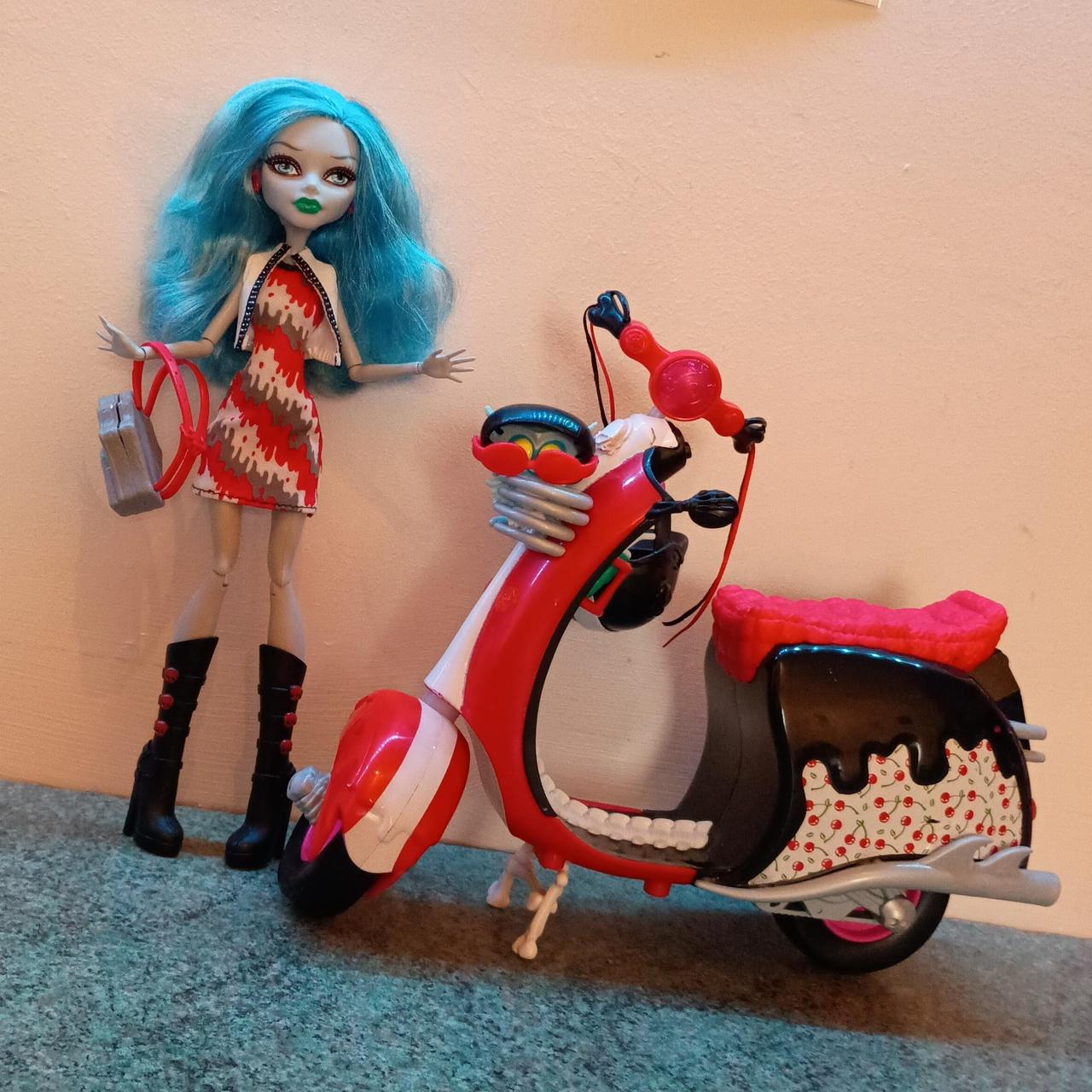 Ghoulia Yelps G1 monster high doll Ghoulia yelps and... - Depop