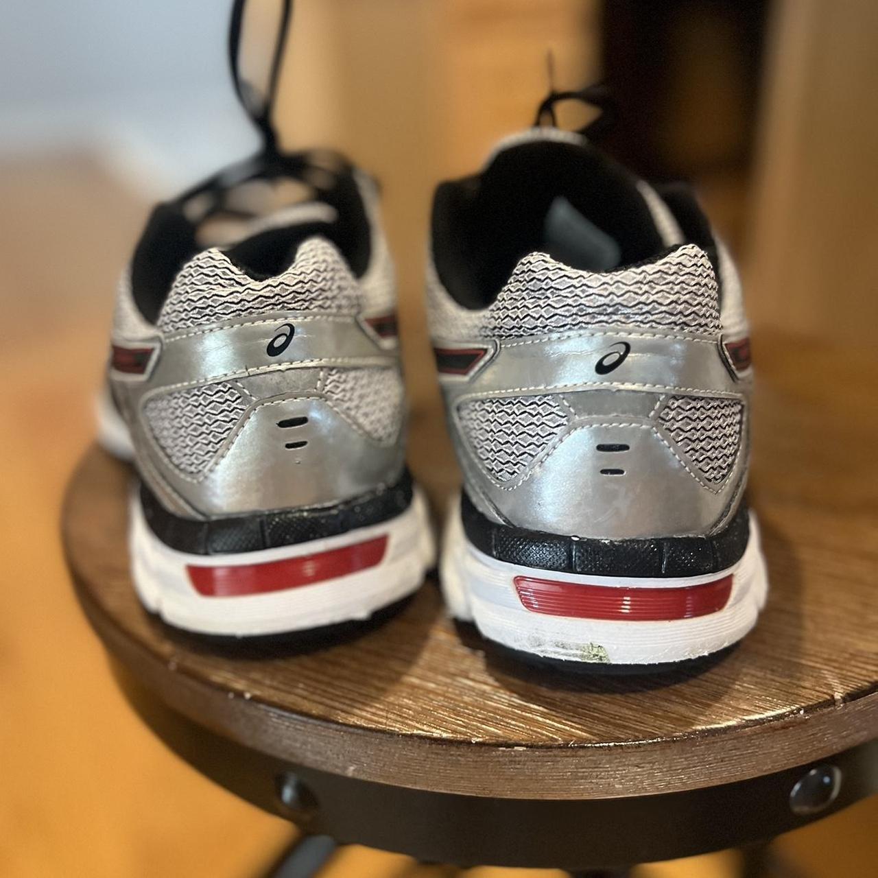 mens grey asics trainers