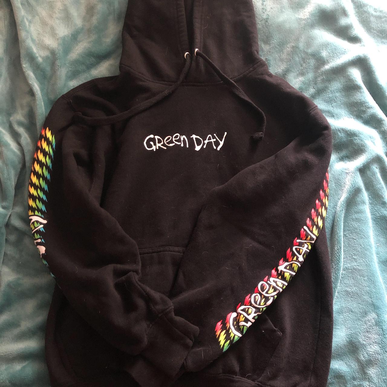 item listed by wybielikesbuttons