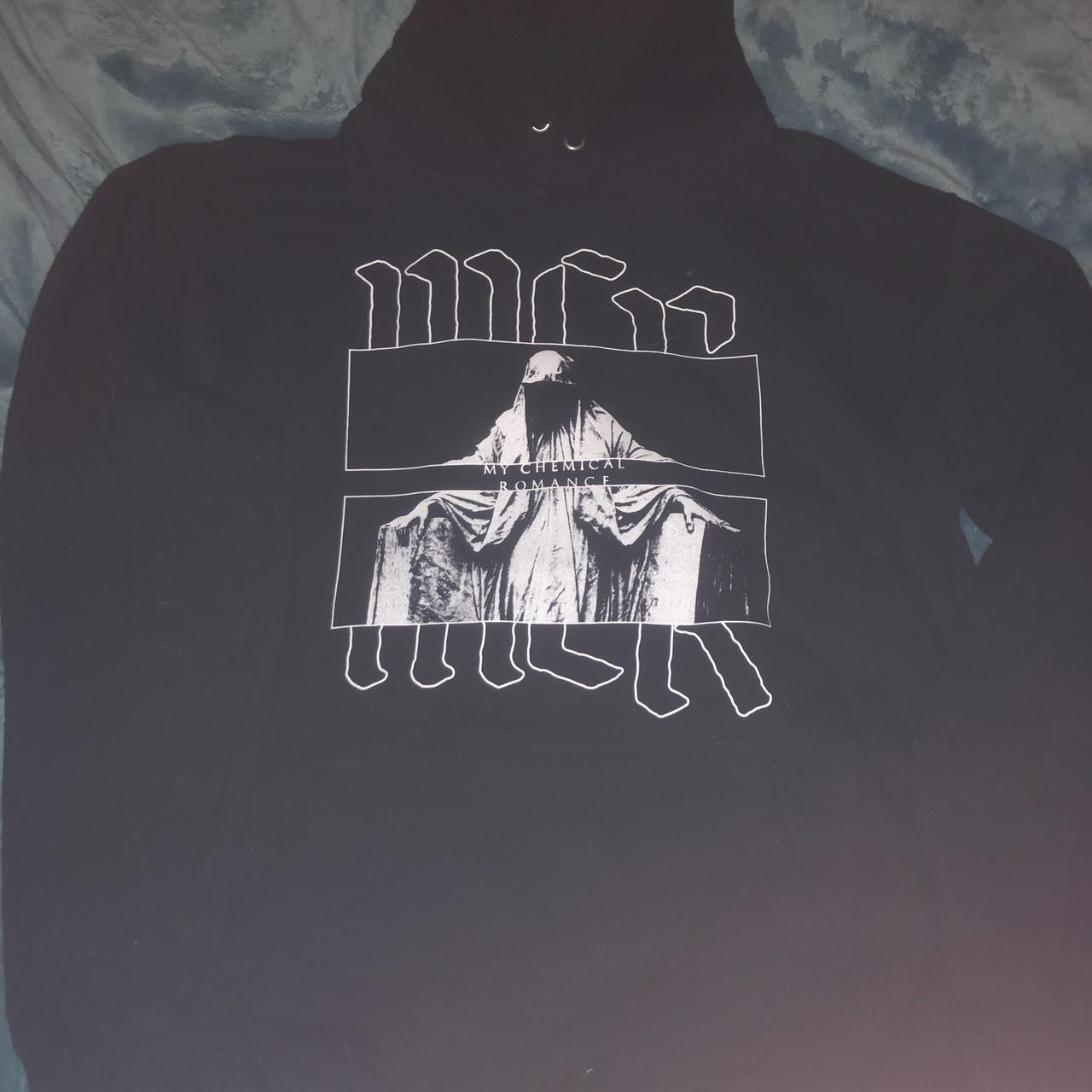 item listed by wybielikesbuttons