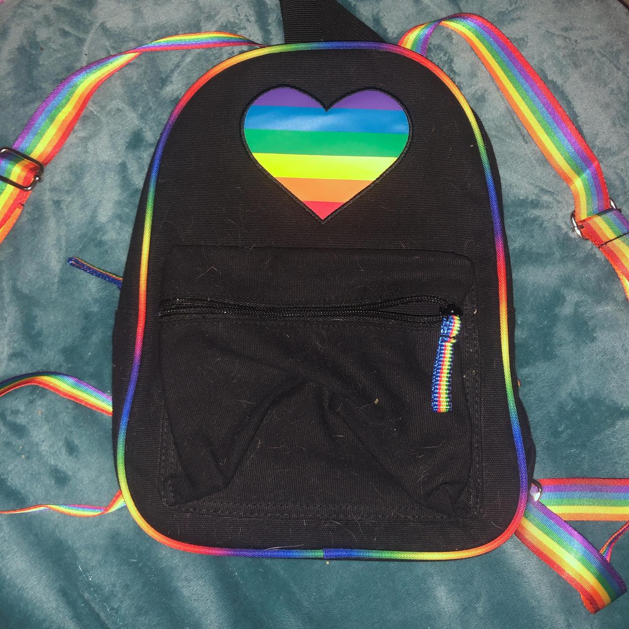 item listed by wybielikesbuttons