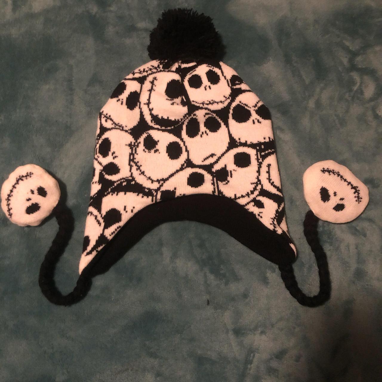 item listed by wybielikesbuttons